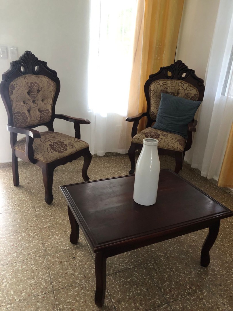 muebles y colchones - Muebles (En caoba)Están en buen estado. 3