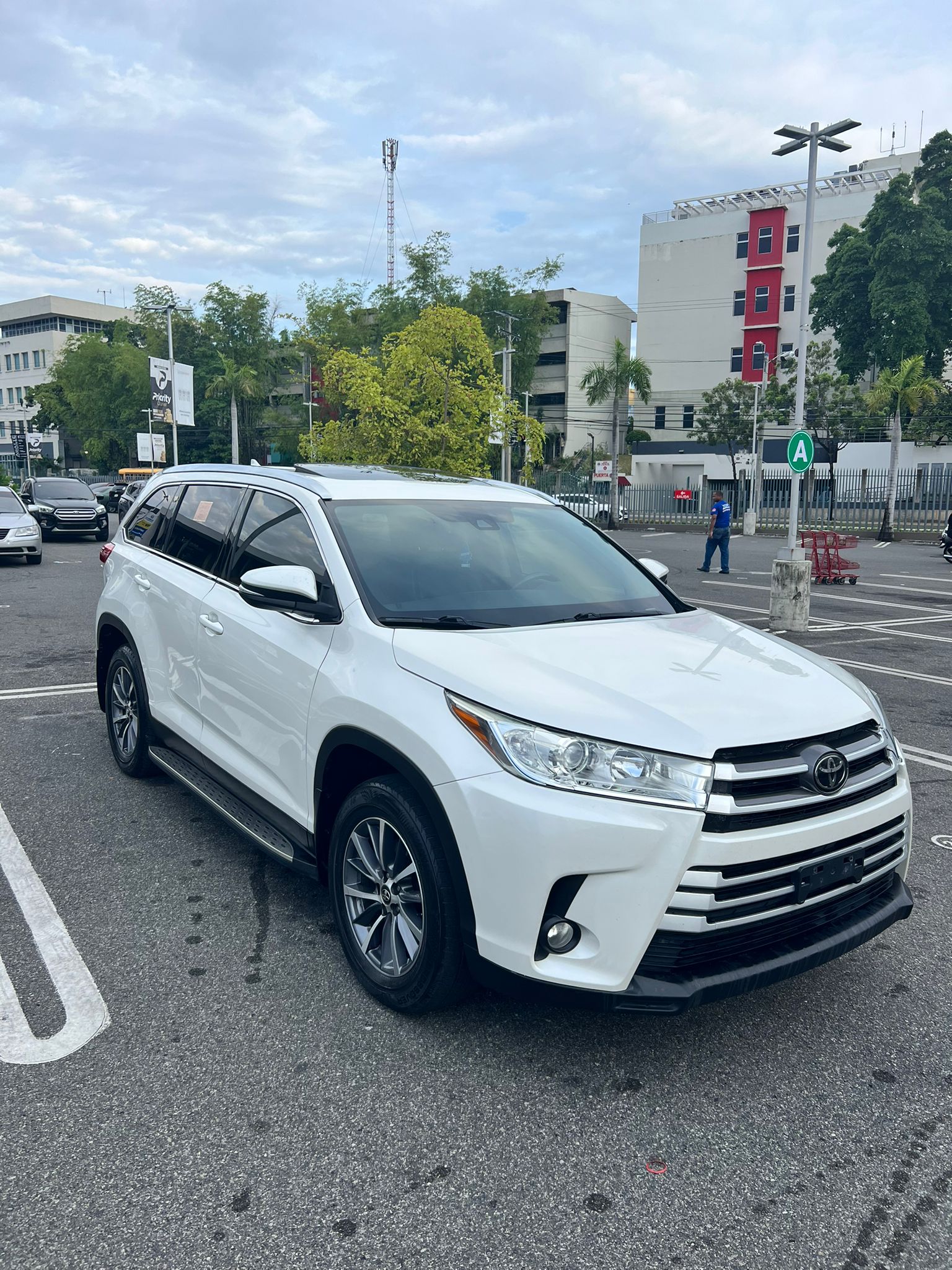 jeepetas y camionetas - Toyota highlander limited 2019 clean Carfax 