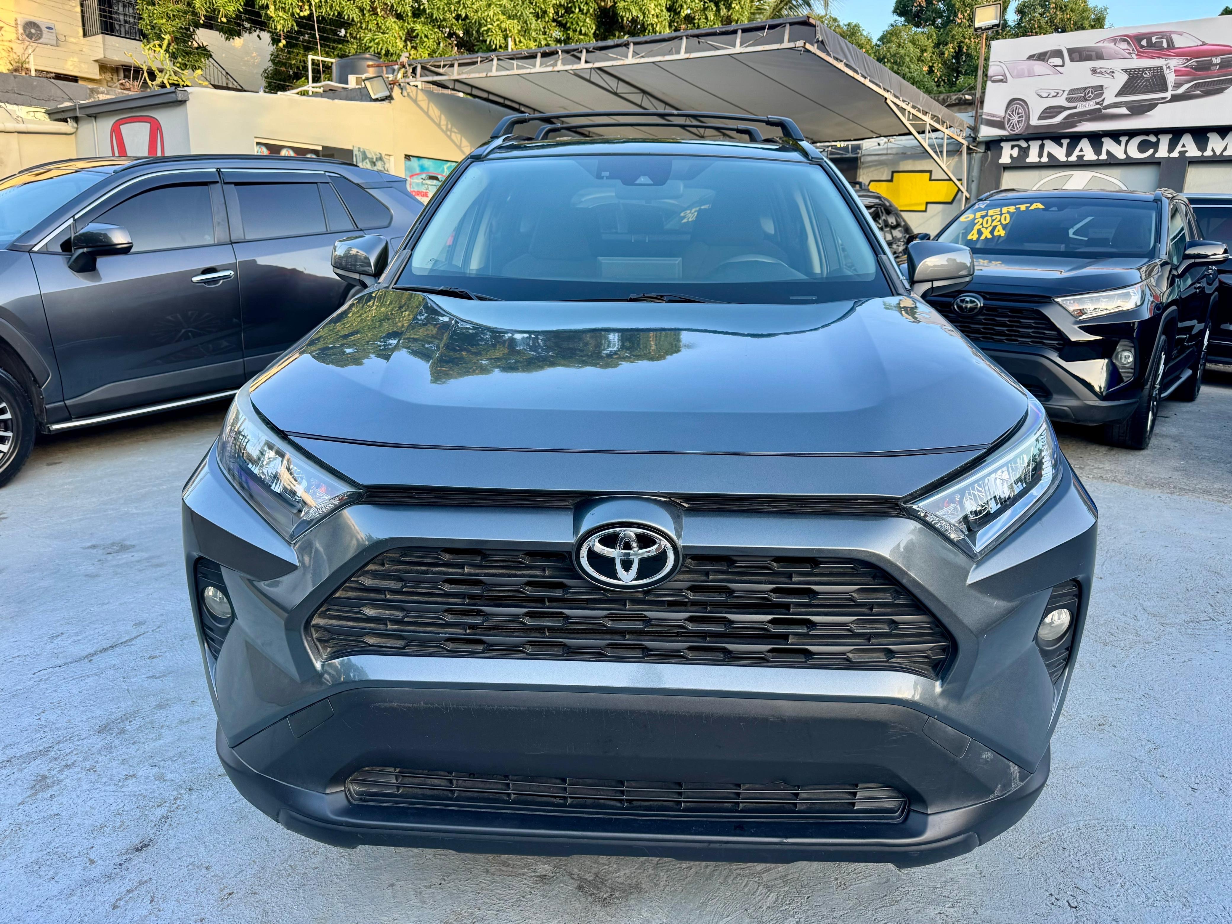 jeepetas y camionetas - Toyota RAV4 2019 LE plus  1