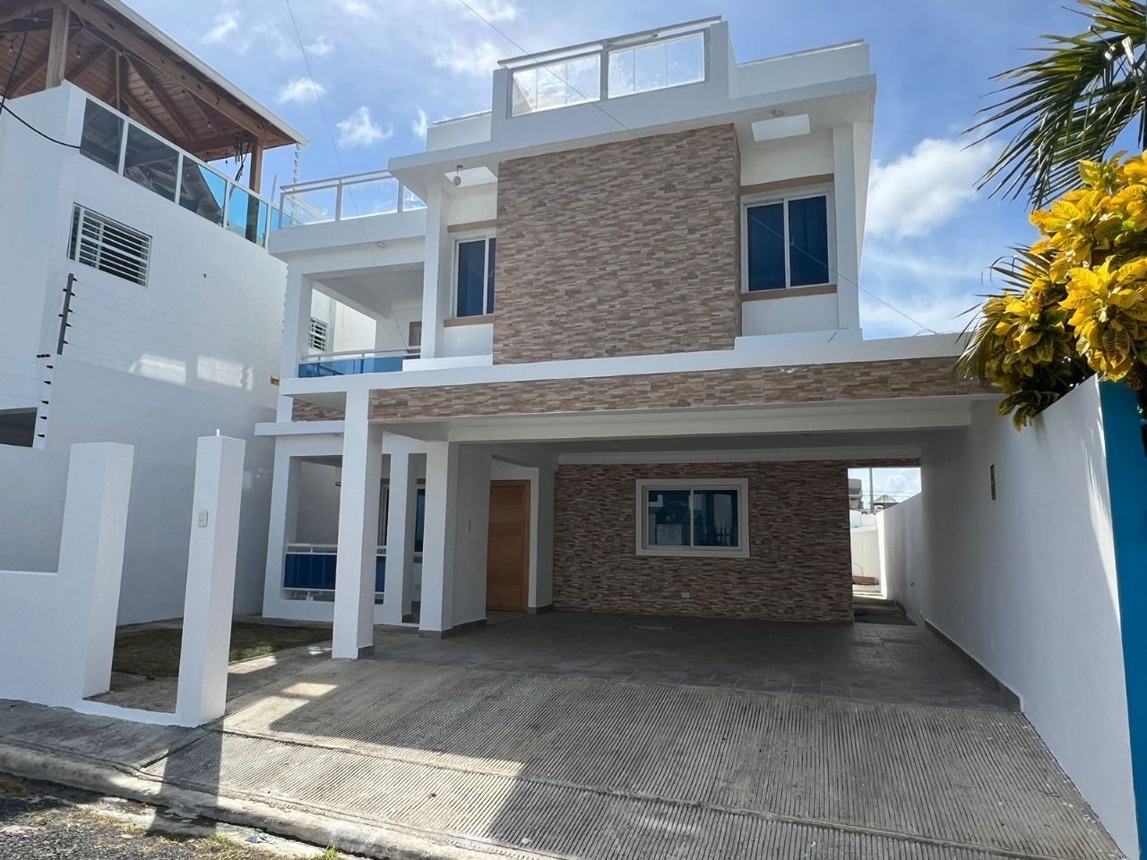 casas - venta de casa con jacuzzi en la autopista de san isidro Santo Domingo este  0
