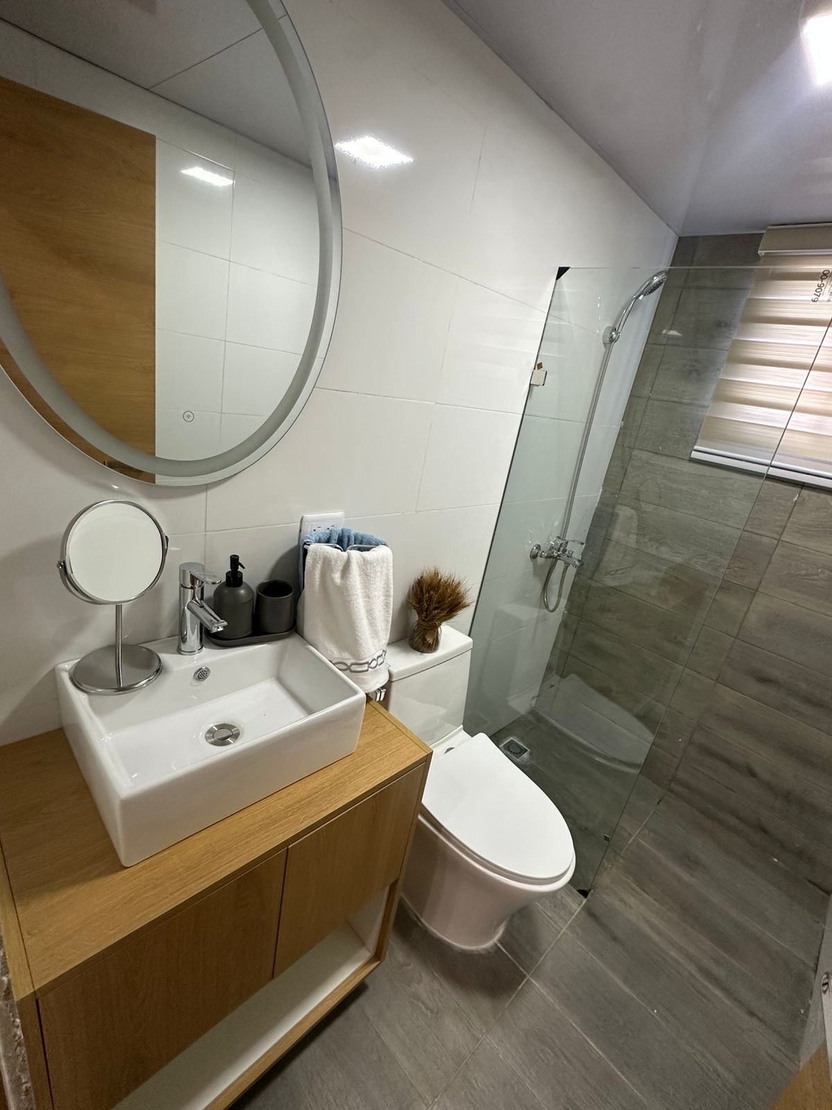 apartamentos - venta de apartamento con piscina y línea blanca en la autopista de san Isidro  5