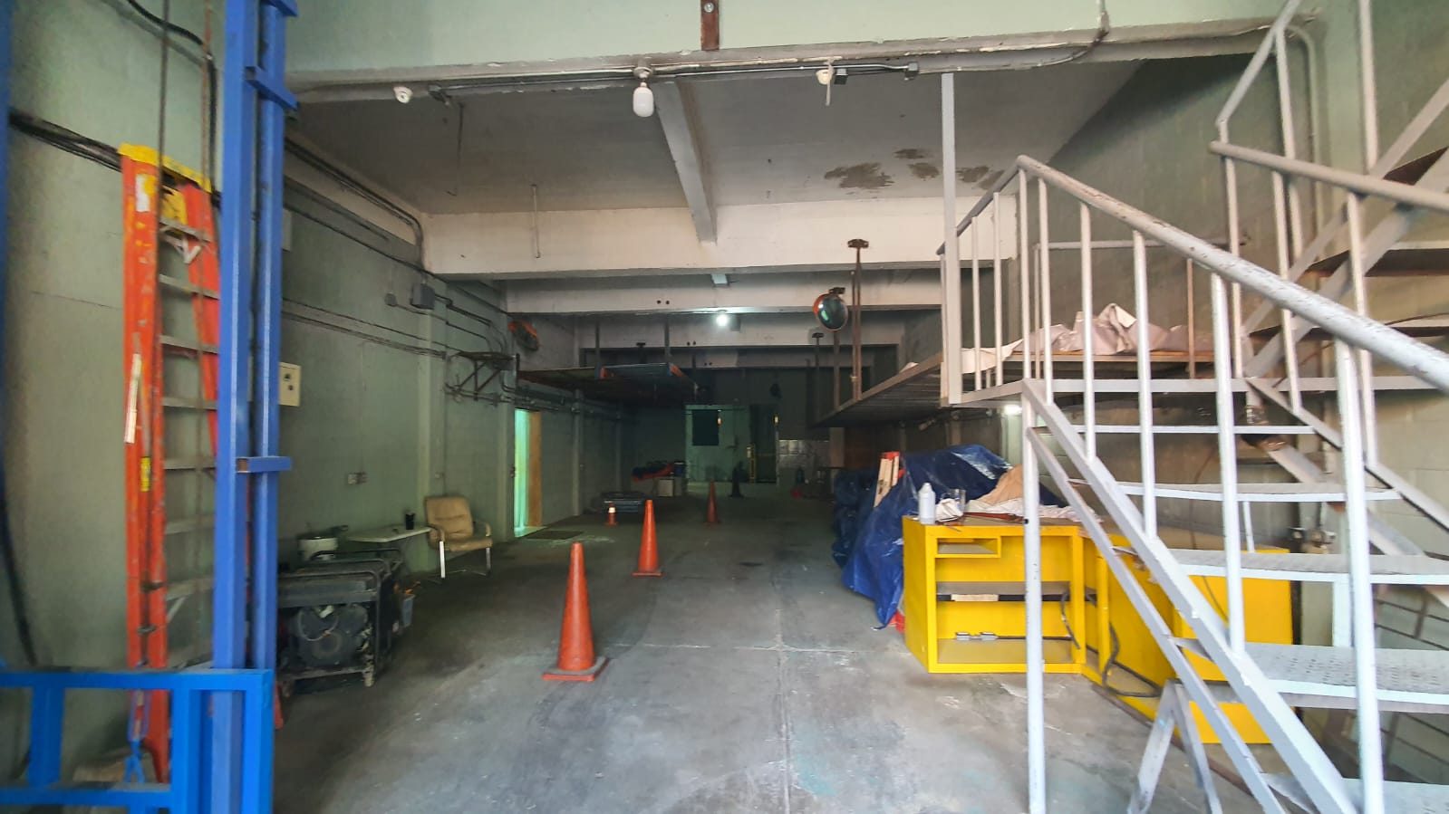 oficinas y locales comerciales - Alquilo Nave 1,500 metros en San Carlos 2