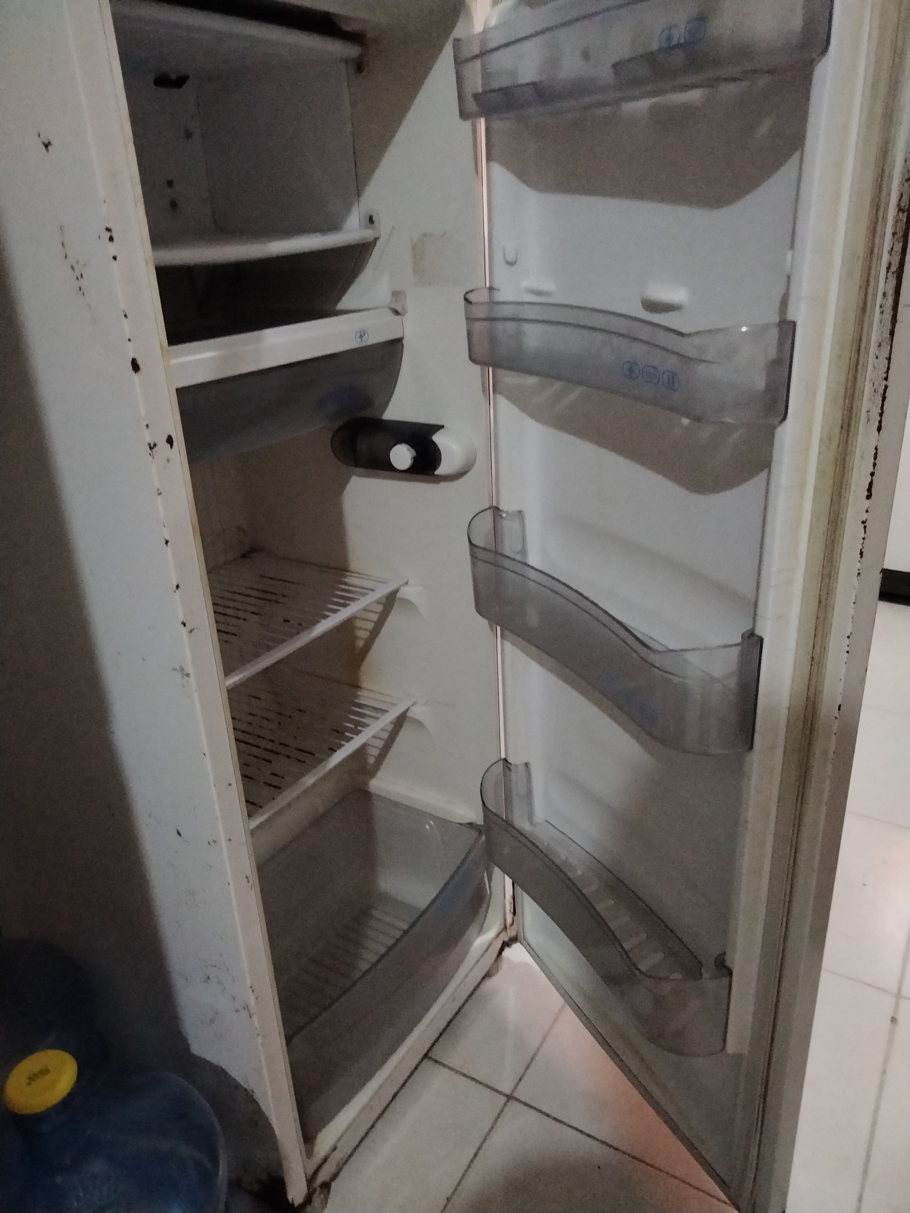 electrodomesticos - vendo nevera acroz en buen funcionamiento nunca ha sido reparada  1