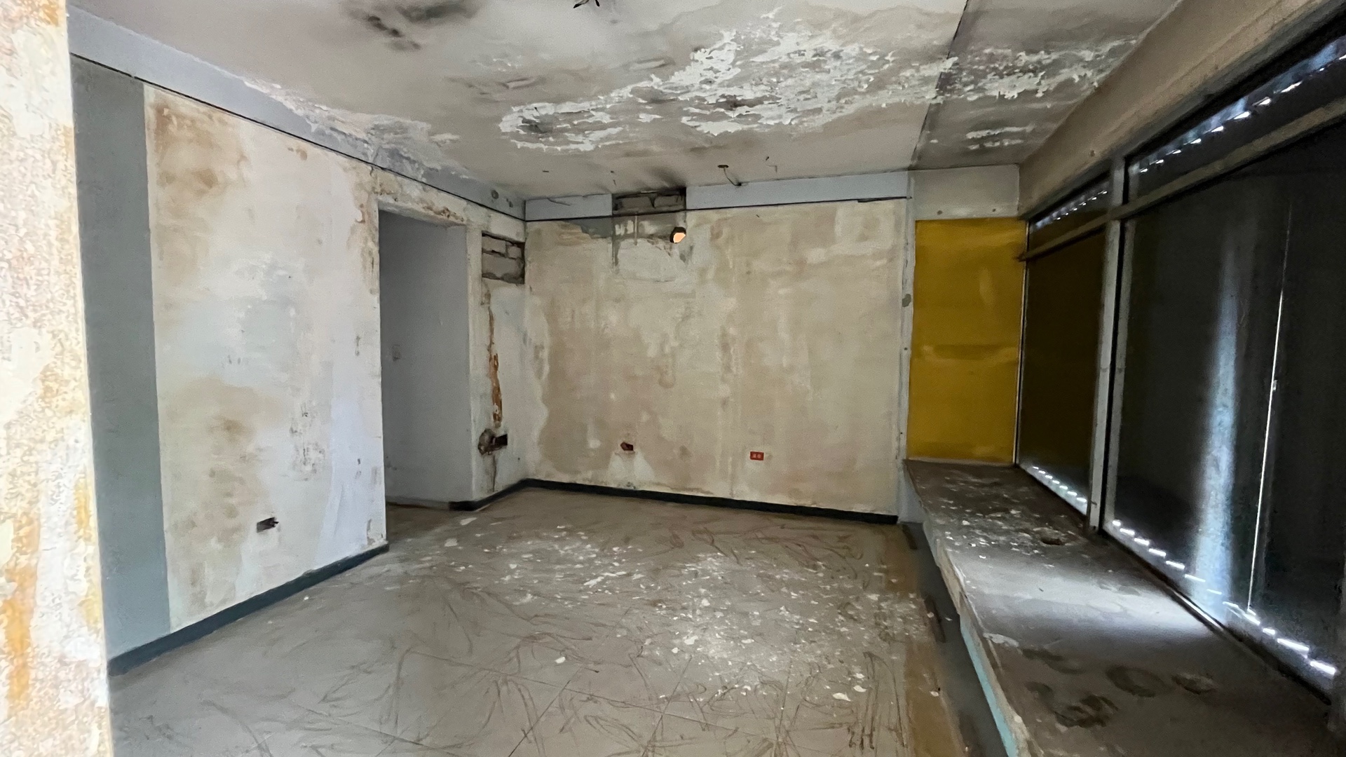 oficinas y locales comerciales - Los Prados edificio de 600m2 22 parqueos 4