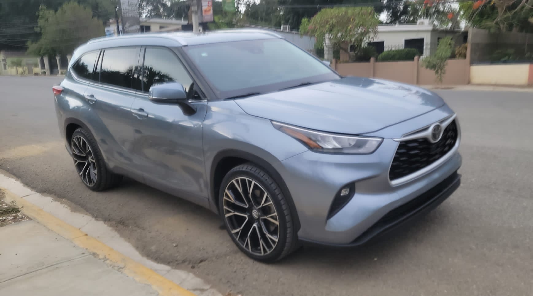 jeepetas y camionetas - Toyota higlander xle 2020 1
