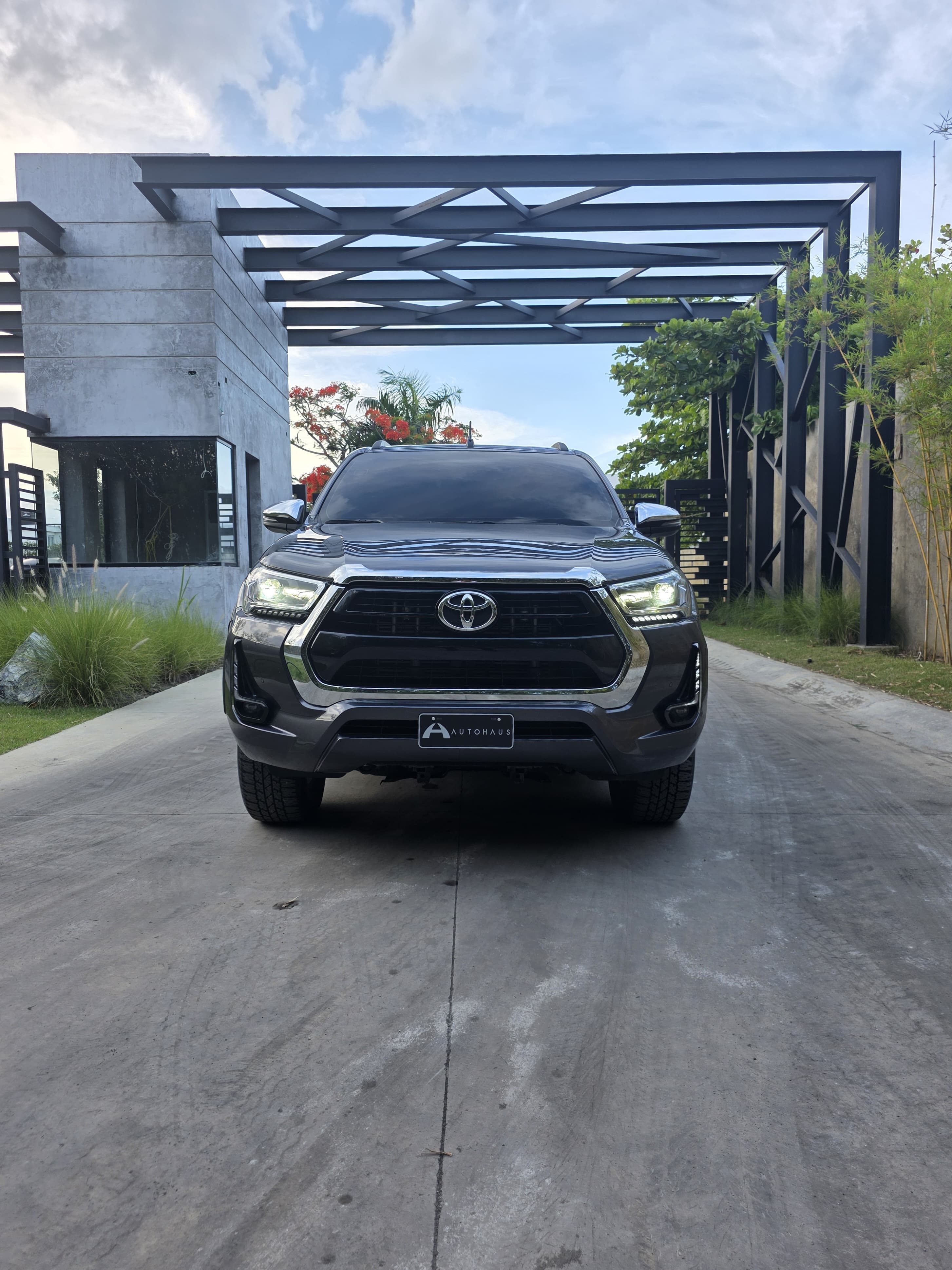 jeepetas y camionetas - Toyota hilux 2023 3