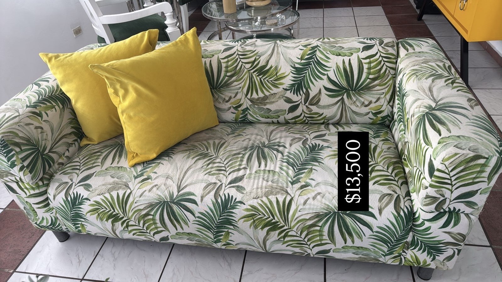 muebles y colchones - Mueble con estampado tropical 