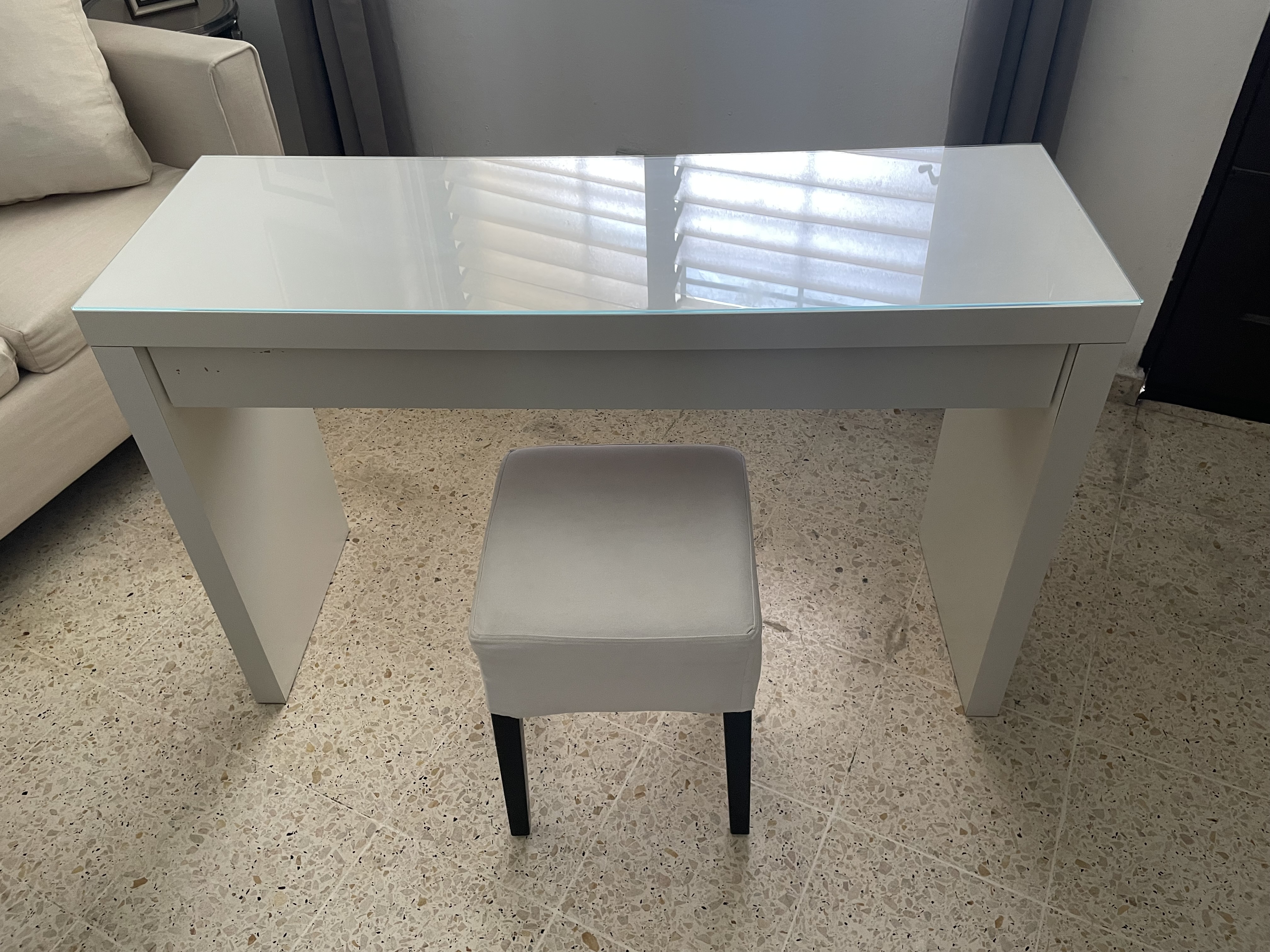 muebles y colchones - Mueble para tocador o escritorio  0