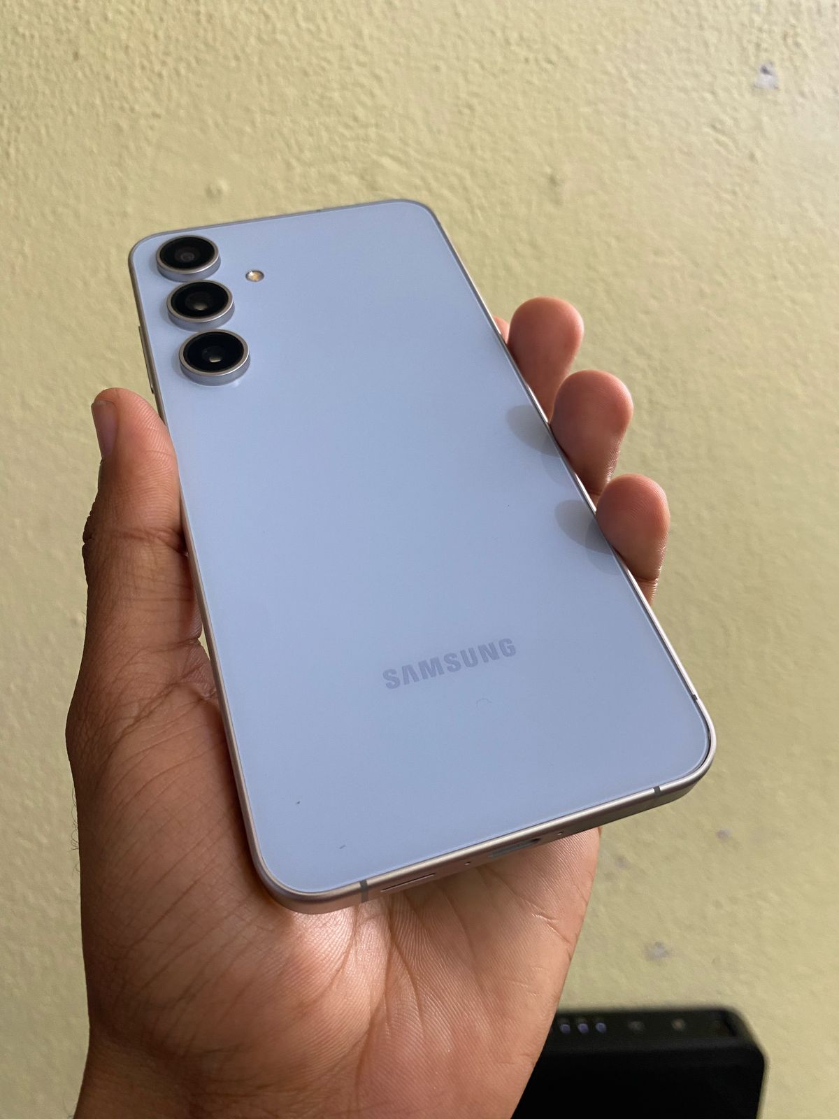 celulares y tabletas - Samsung Galaxy S24 FE, 256GB Como nuevo 3