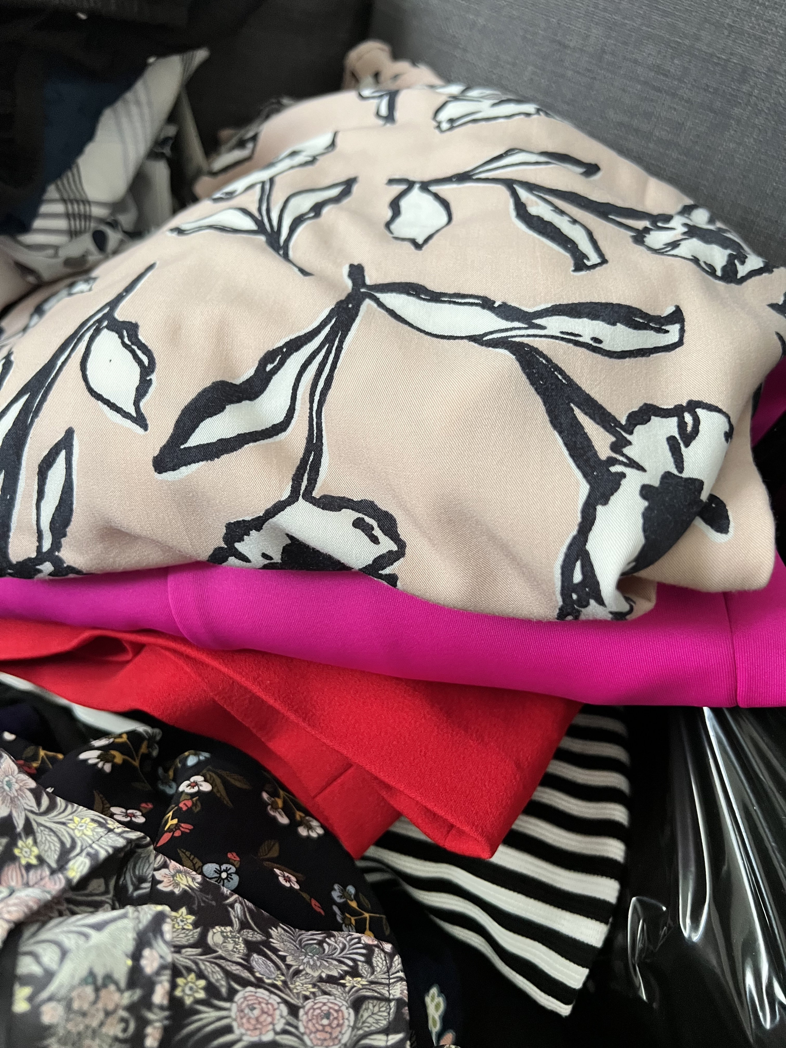 ropa para mujer - Vendo funda de ropa como nueva completa 6