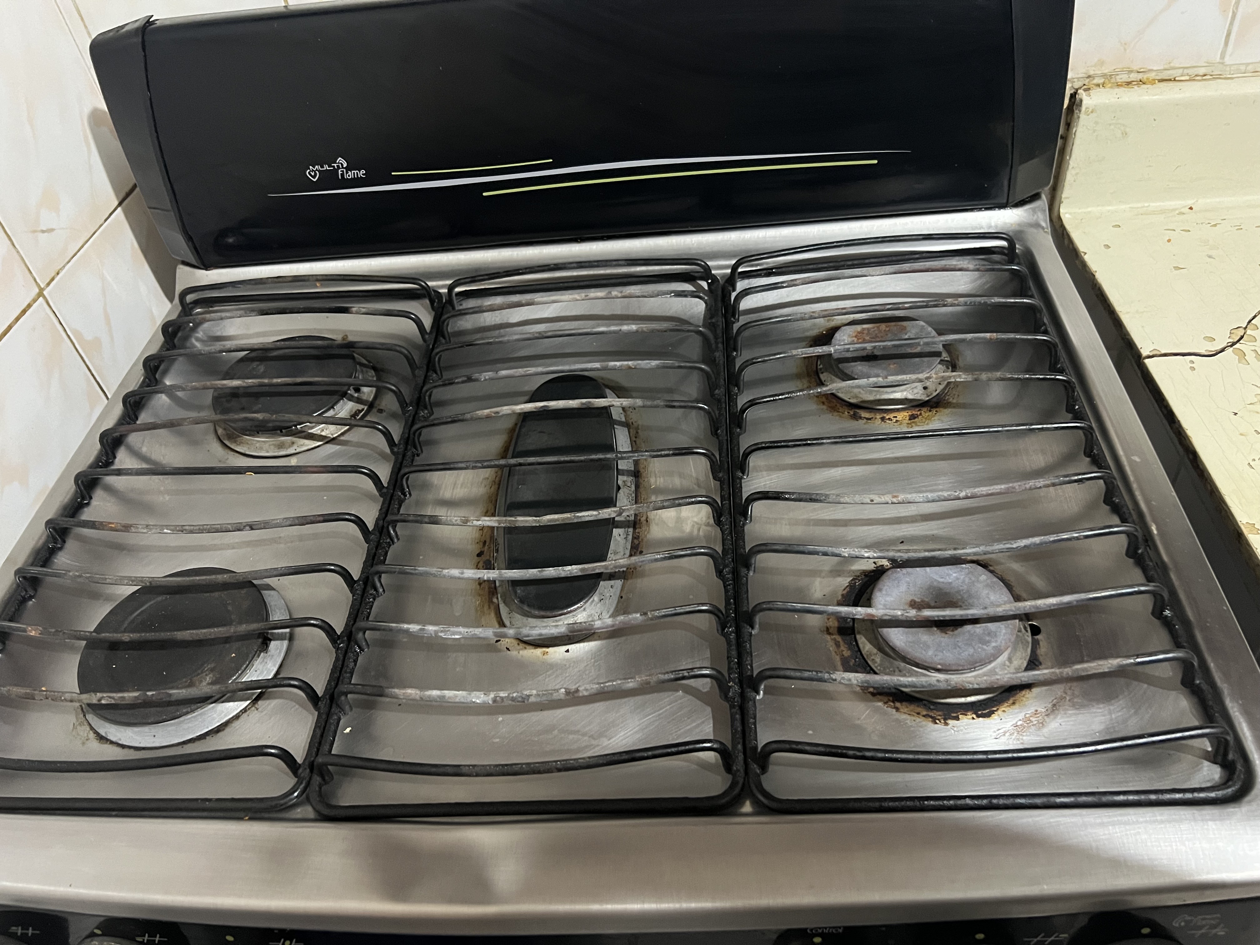 electrodomesticos - vendo esta estufa por mudanza, hay que destaparle dos hotnillas, no tiene oxido 1