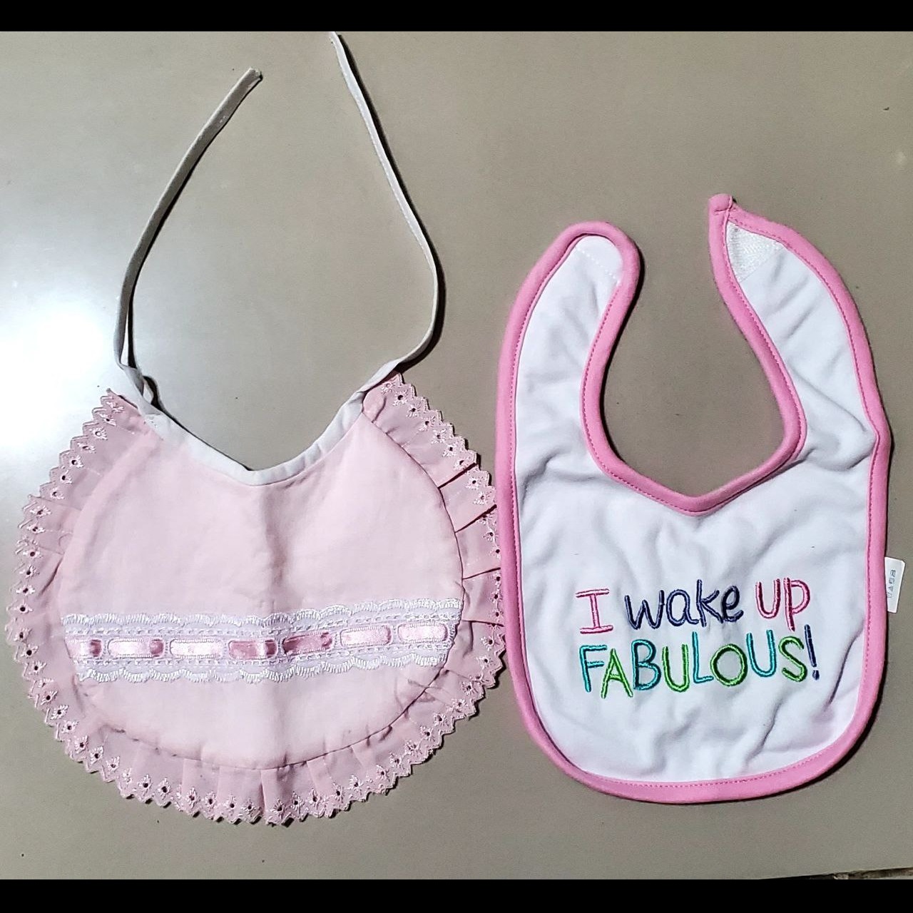 accesorios - Babero Tela y plástico con bolsillo. Set 14 piezas 5