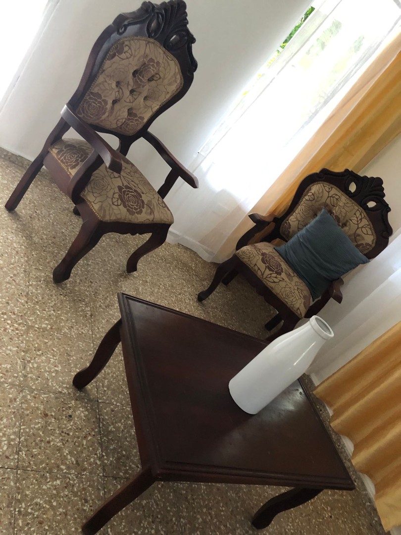 muebles y colchones - Muebles (En caoba)Están en buen estado. 4