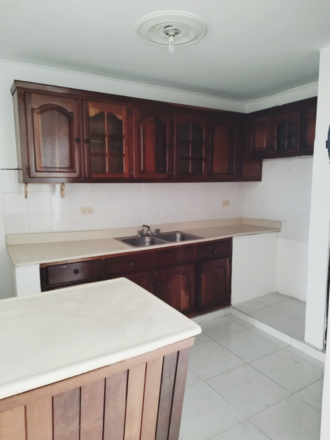 apartamentos - -De Oportunidad -Se Vende Apartamento en La Española  (primer nivel) de 140  mts 0