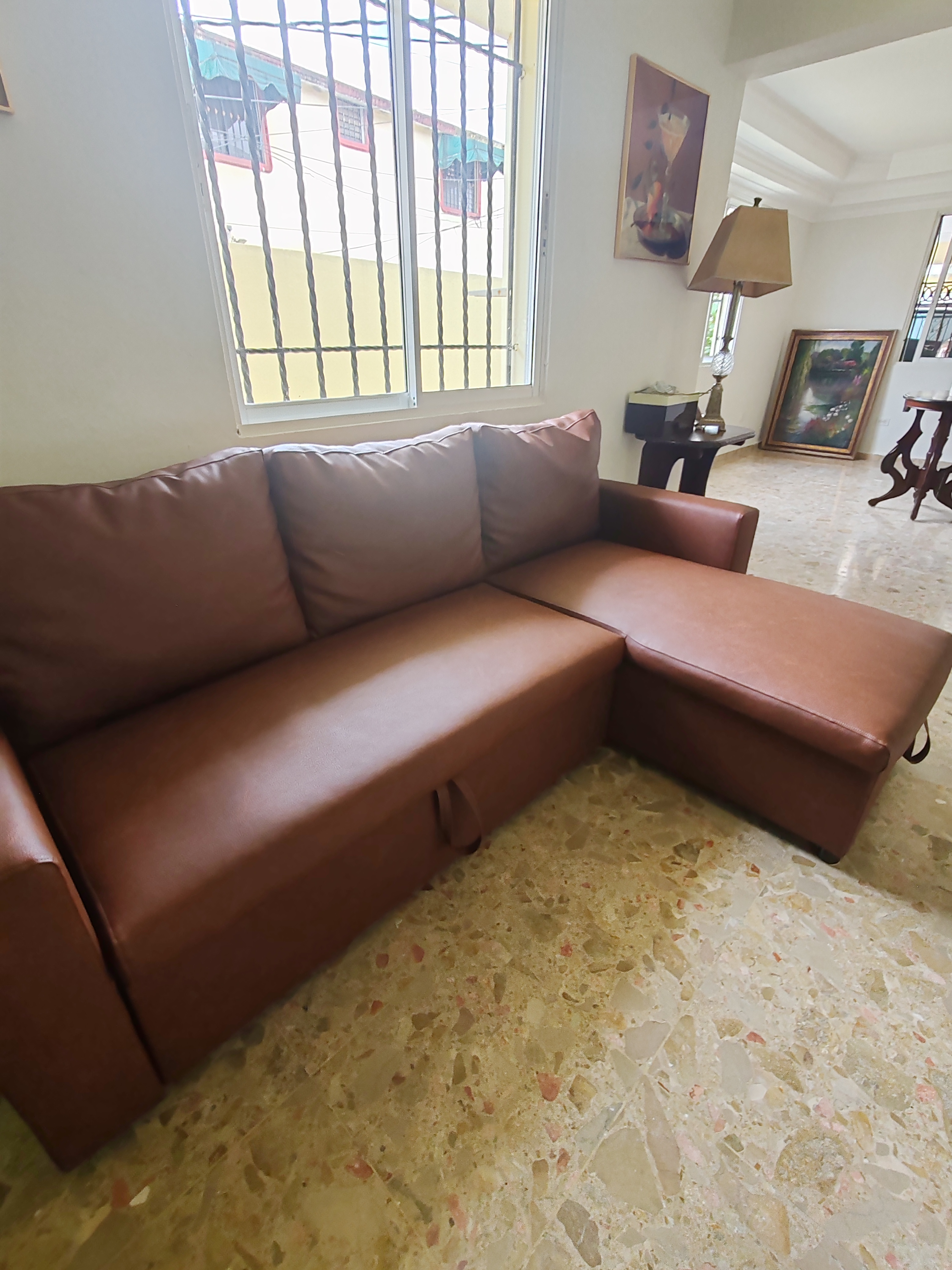 muebles y colchones - Mueble en vinil tipo piel 0