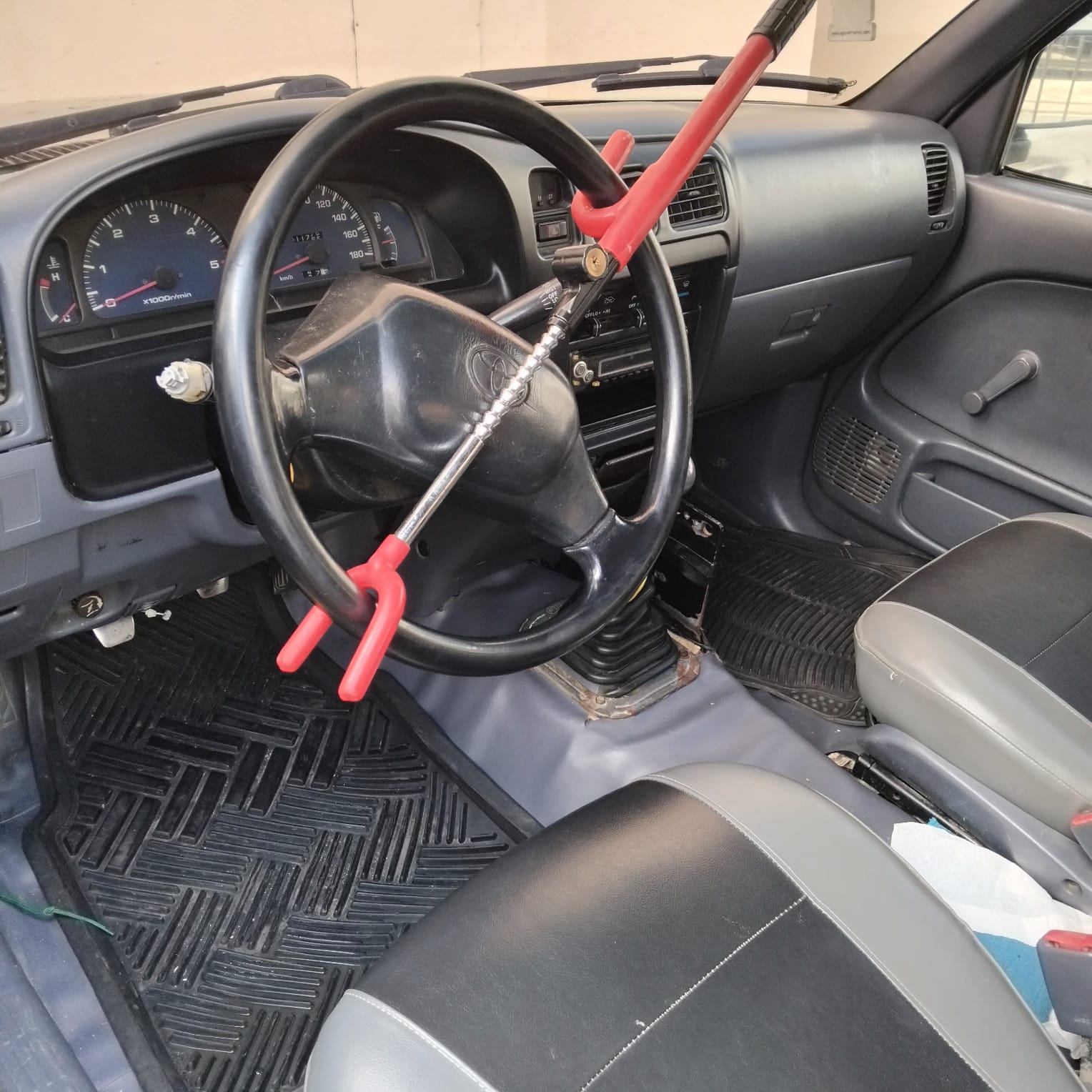 jeepetas y camionetas - Toyota hilux 1998  3