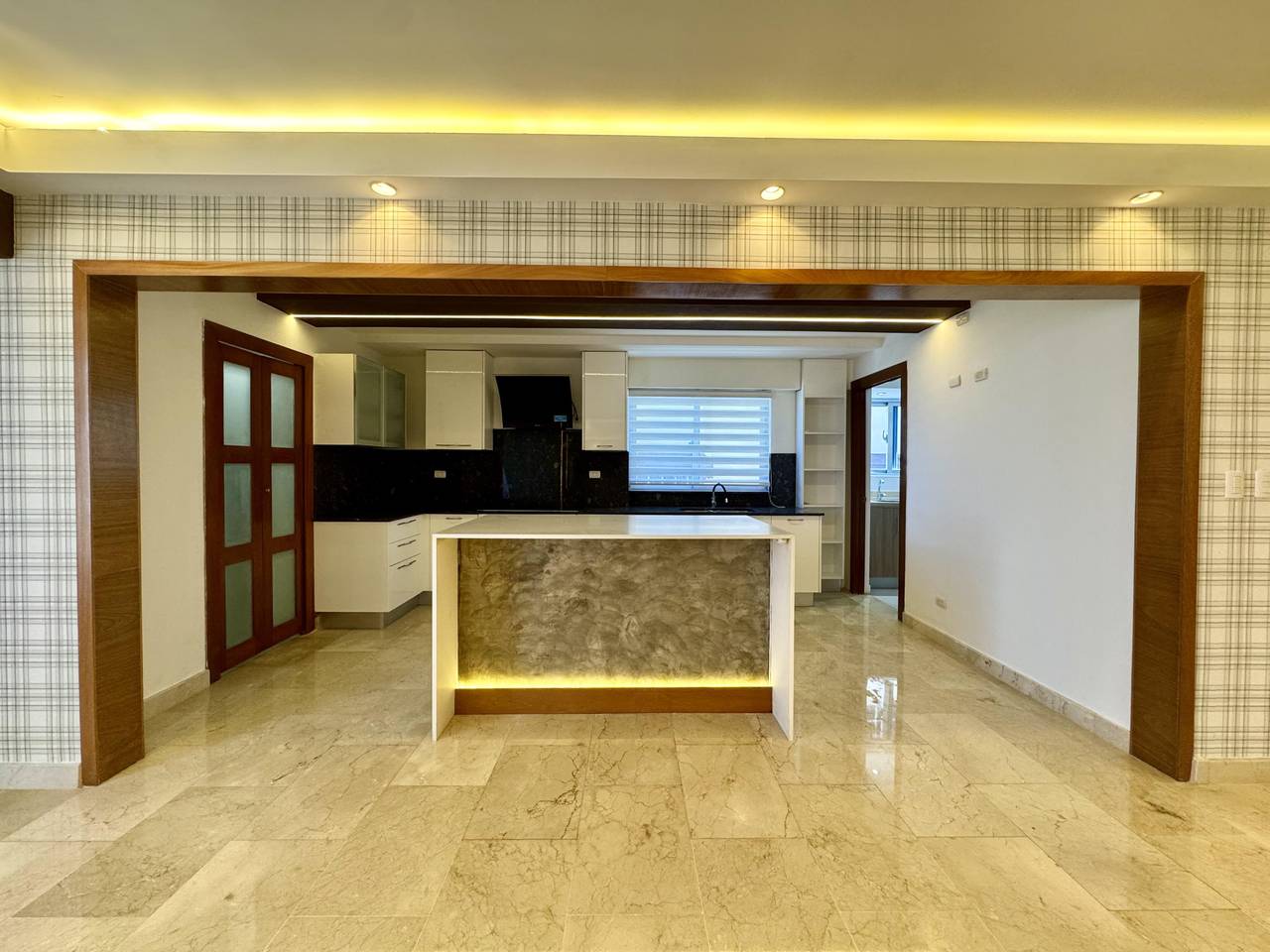 apartamentos - Vendo hermoso y moderno penthouse remodelado 5 hab 0