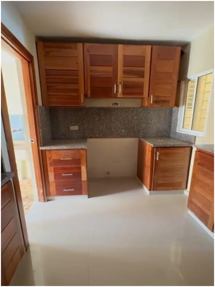 apartamentos - Apto  3 HABS.,  2do. NIVEL, SAN FCO MACORIS, URB., CAPERUZA II, salida a Santo D 3
