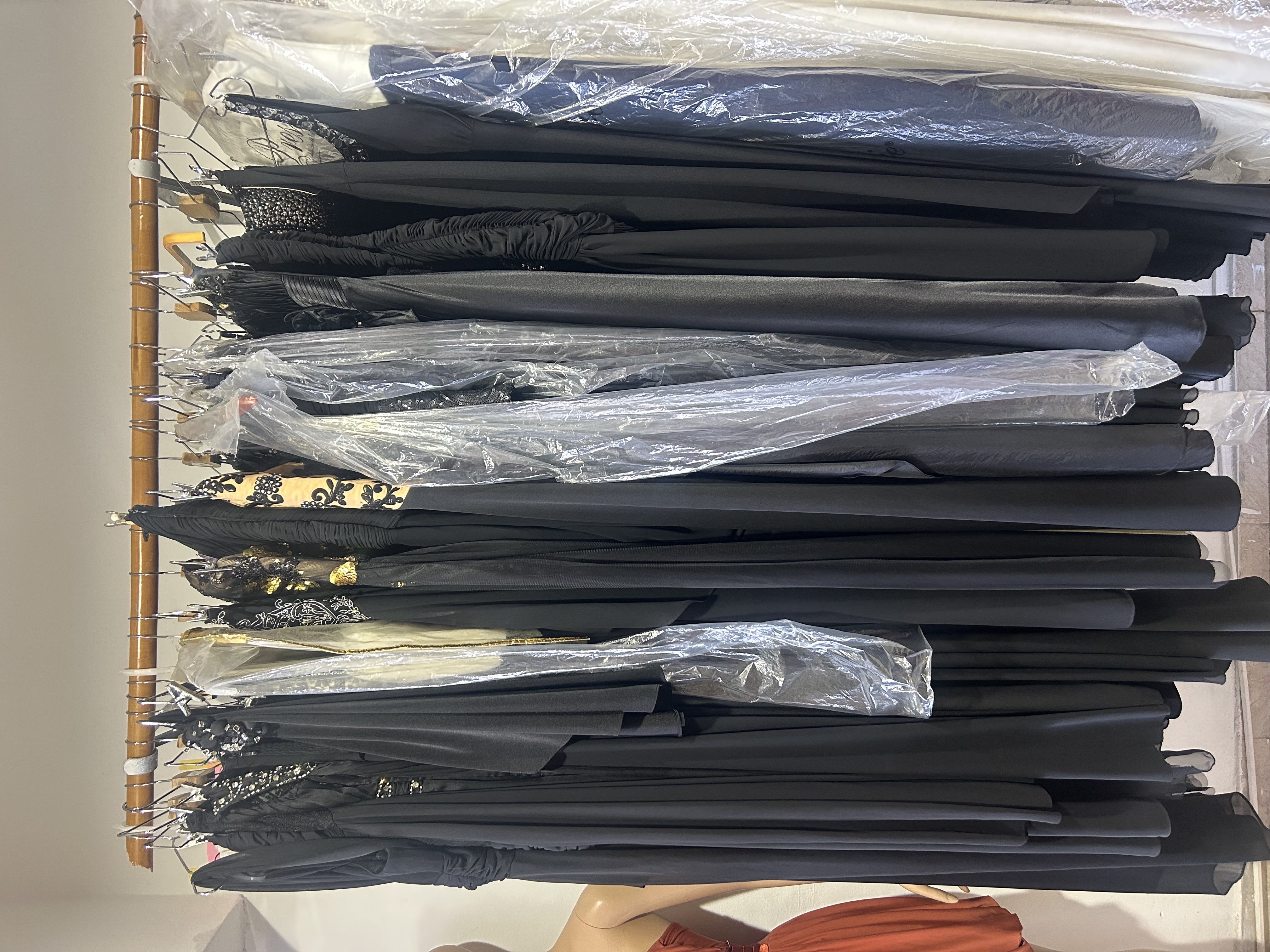 ropa para mujer - Liquidación De Vestidos De Gala y Cortos 0