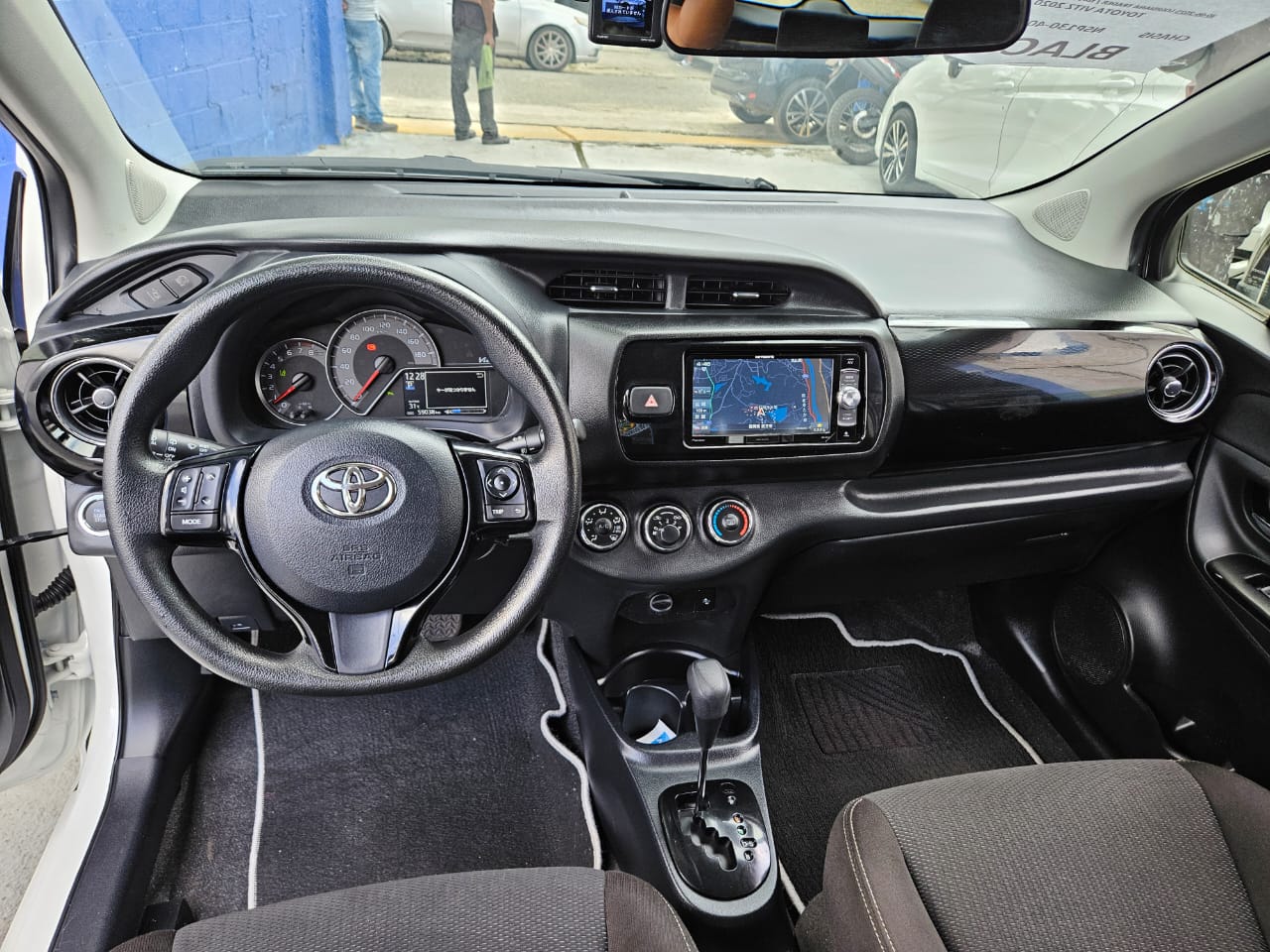 carros - TOYOTA VITZ 6