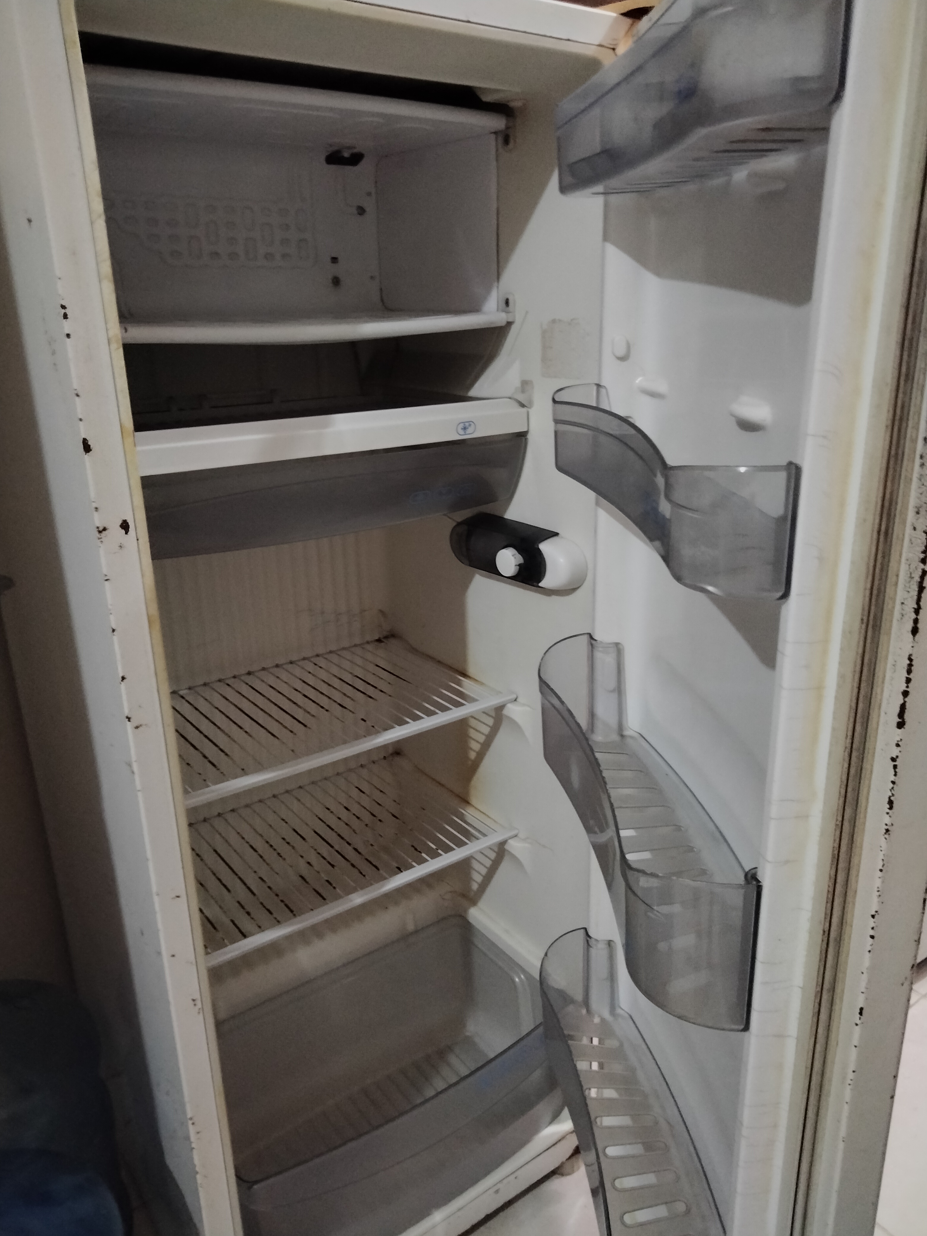 electrodomesticos - vendo nevera acroz en buen funcionamiento nunca ha sido reparada  2