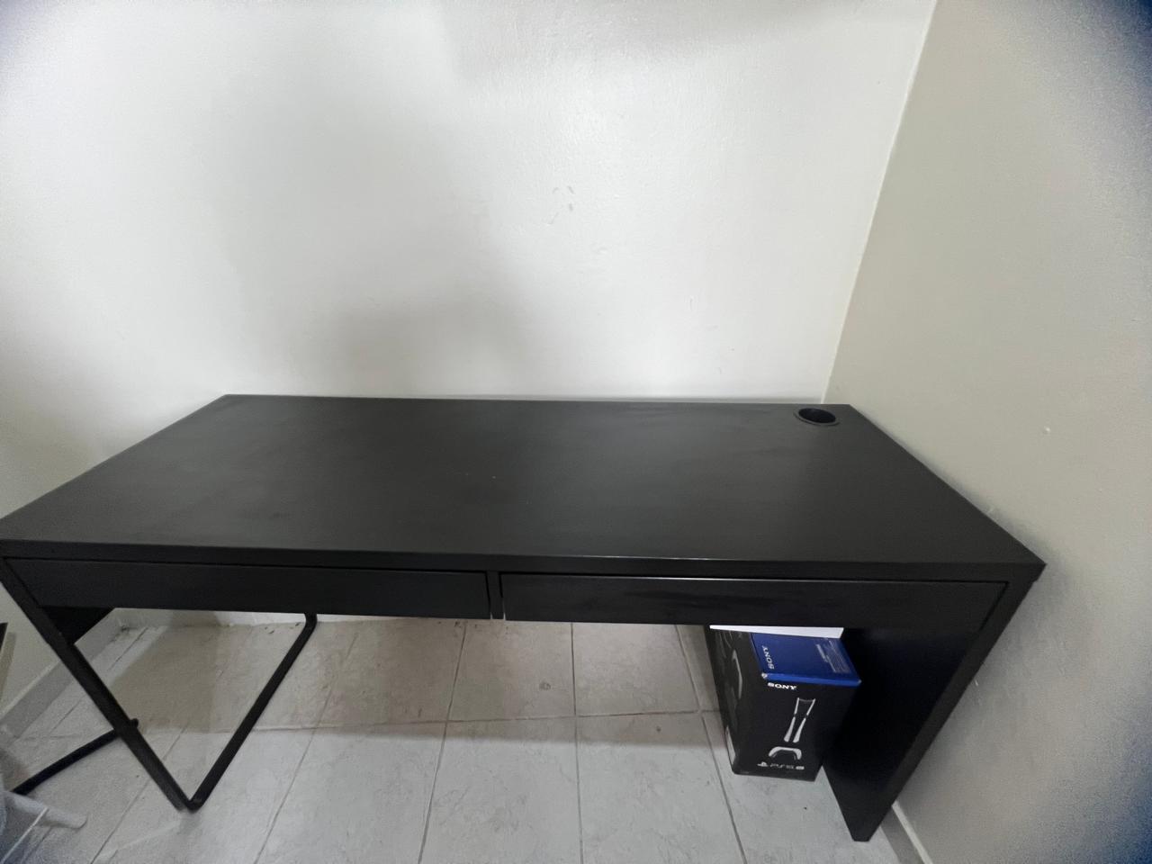 decoración y accesorios - Escritorio de color negro como nuevo