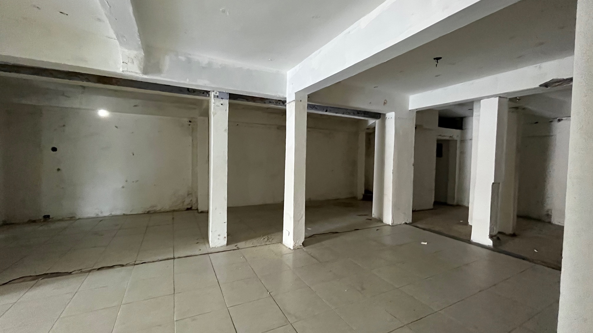 oficinas y locales comerciales - Los Prados edificio de 600m2 22 parqueos 5