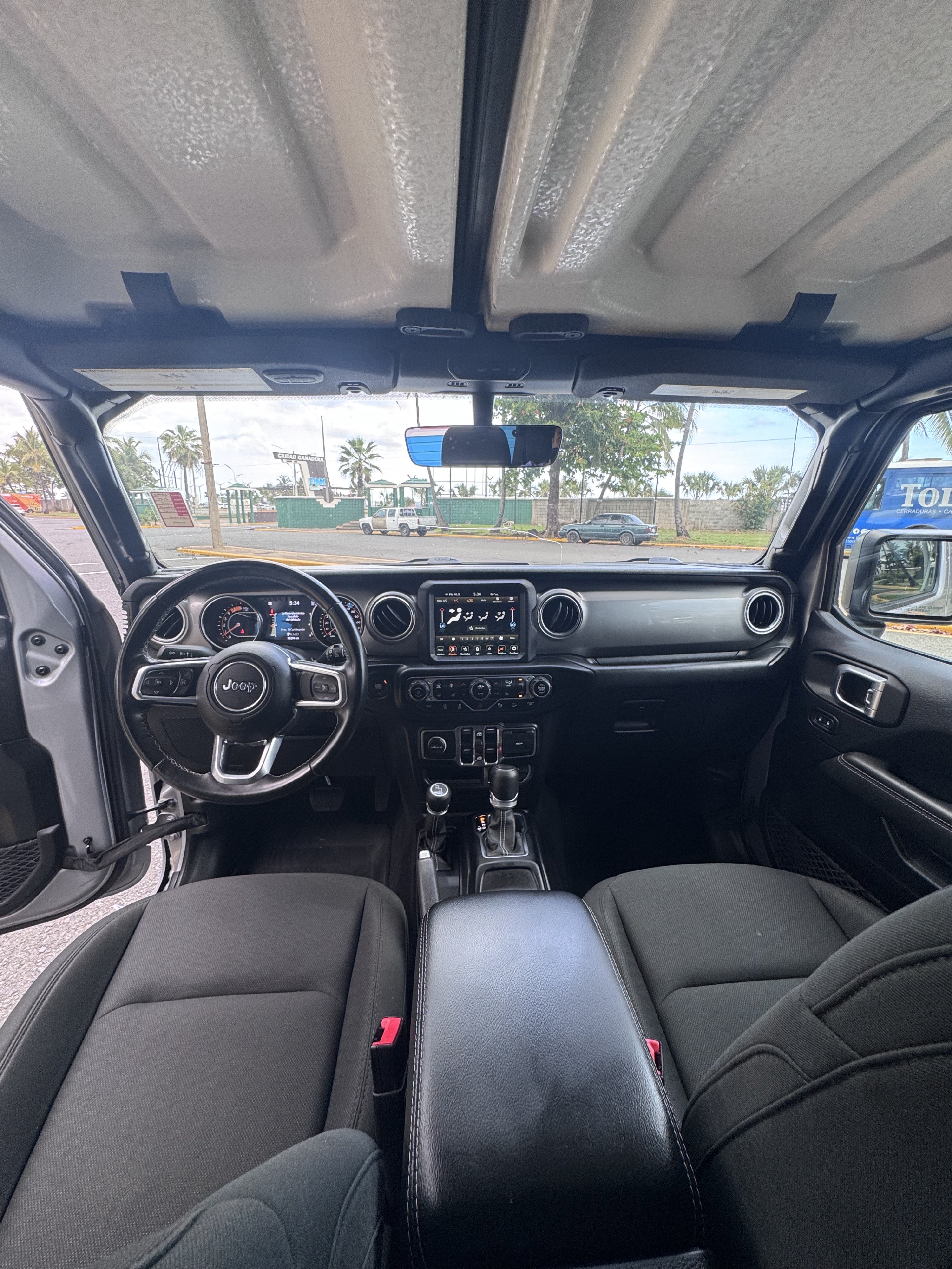 jeepetas y camionetas - JEEP WRANGLER UNLIMITED SÁHARA DIESEL 8