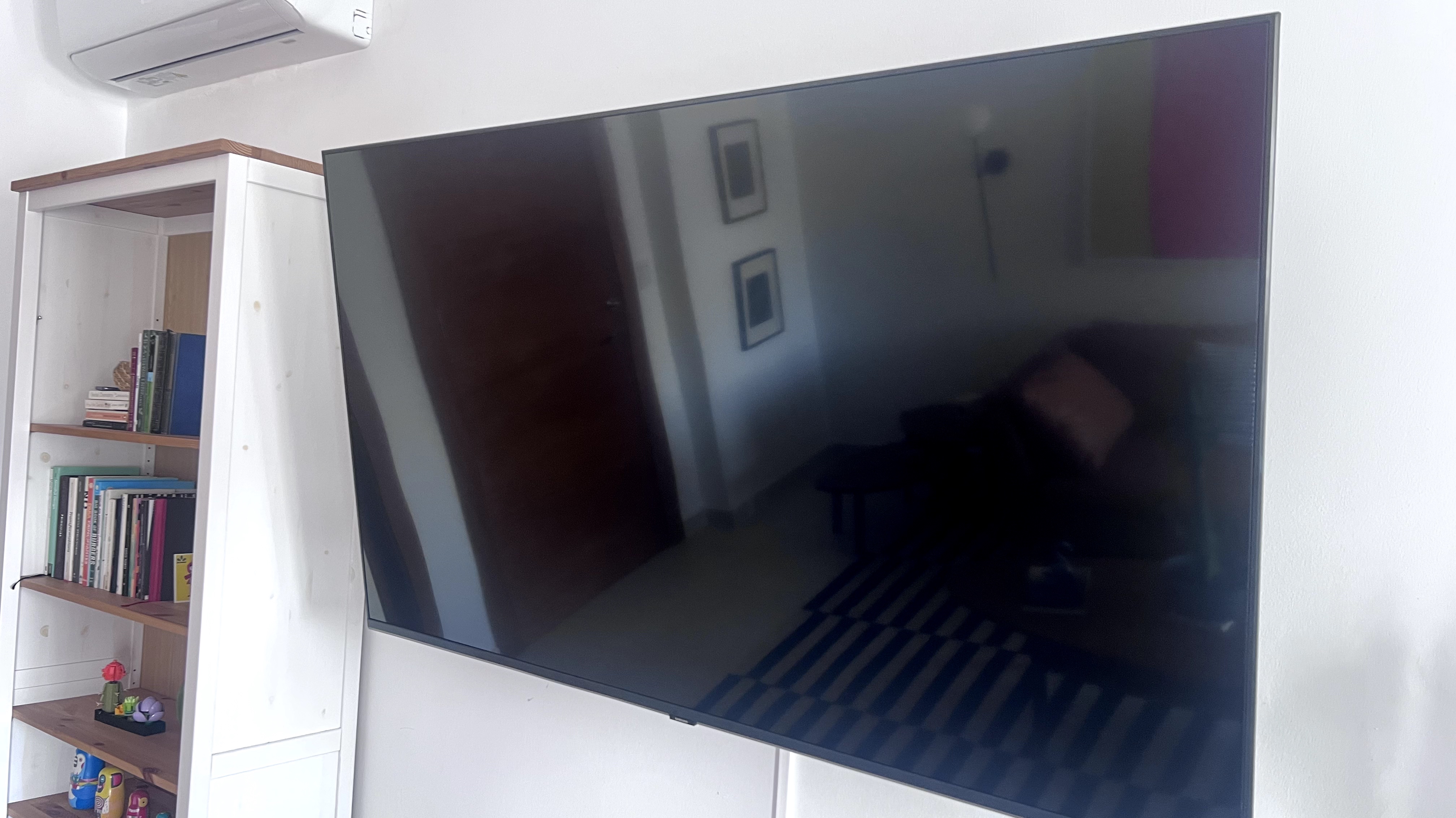 tv - Samsung UN65NU7090PXPA, a 65-inch 4K UHD Smart TV  0