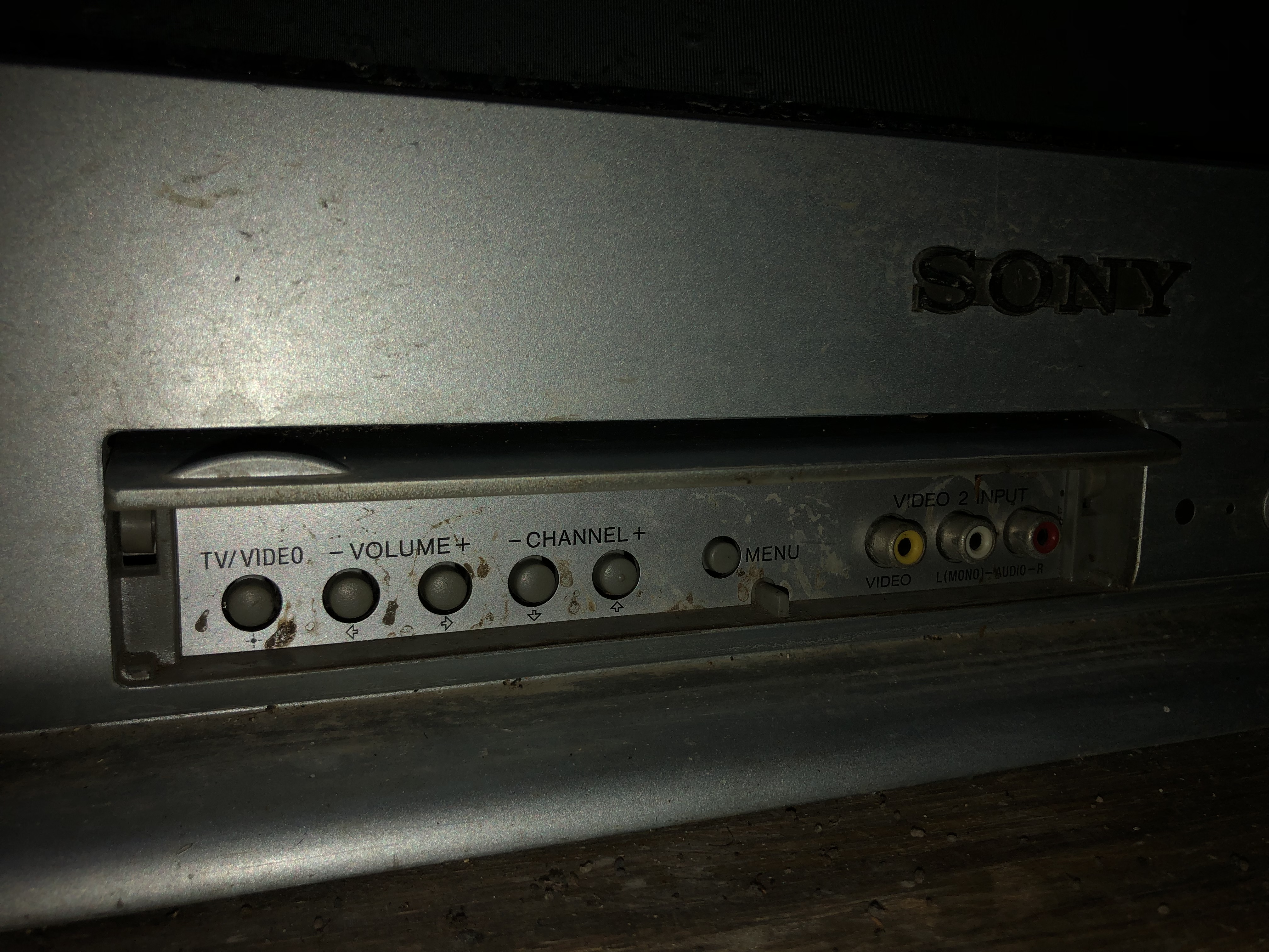 tv - Sony Tv 27 pulgada $2,500 para piezas, o reparar  2
