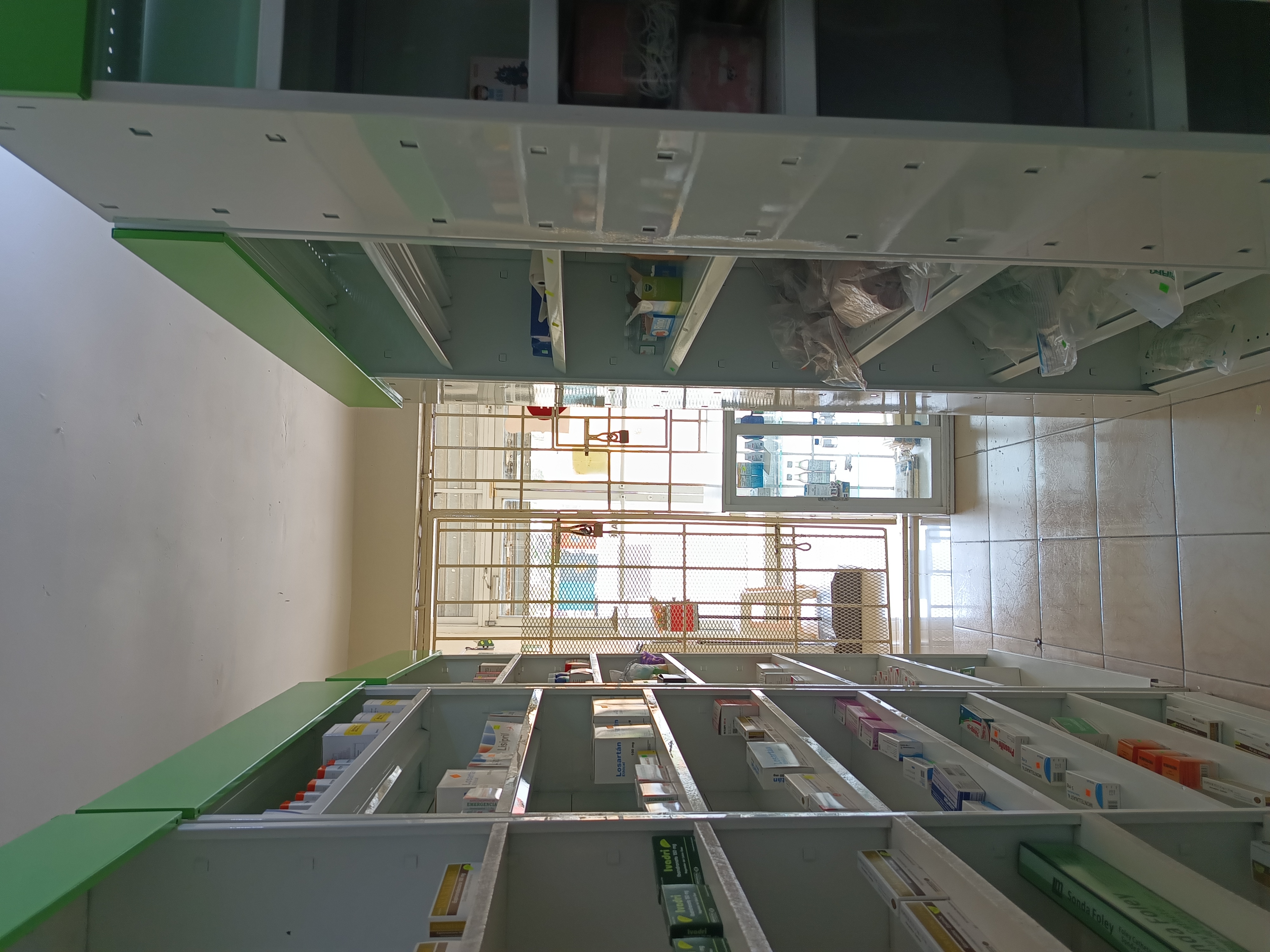 negocios en venta - Se vende farmacia de oportunidad en 1.3 negociable. 0