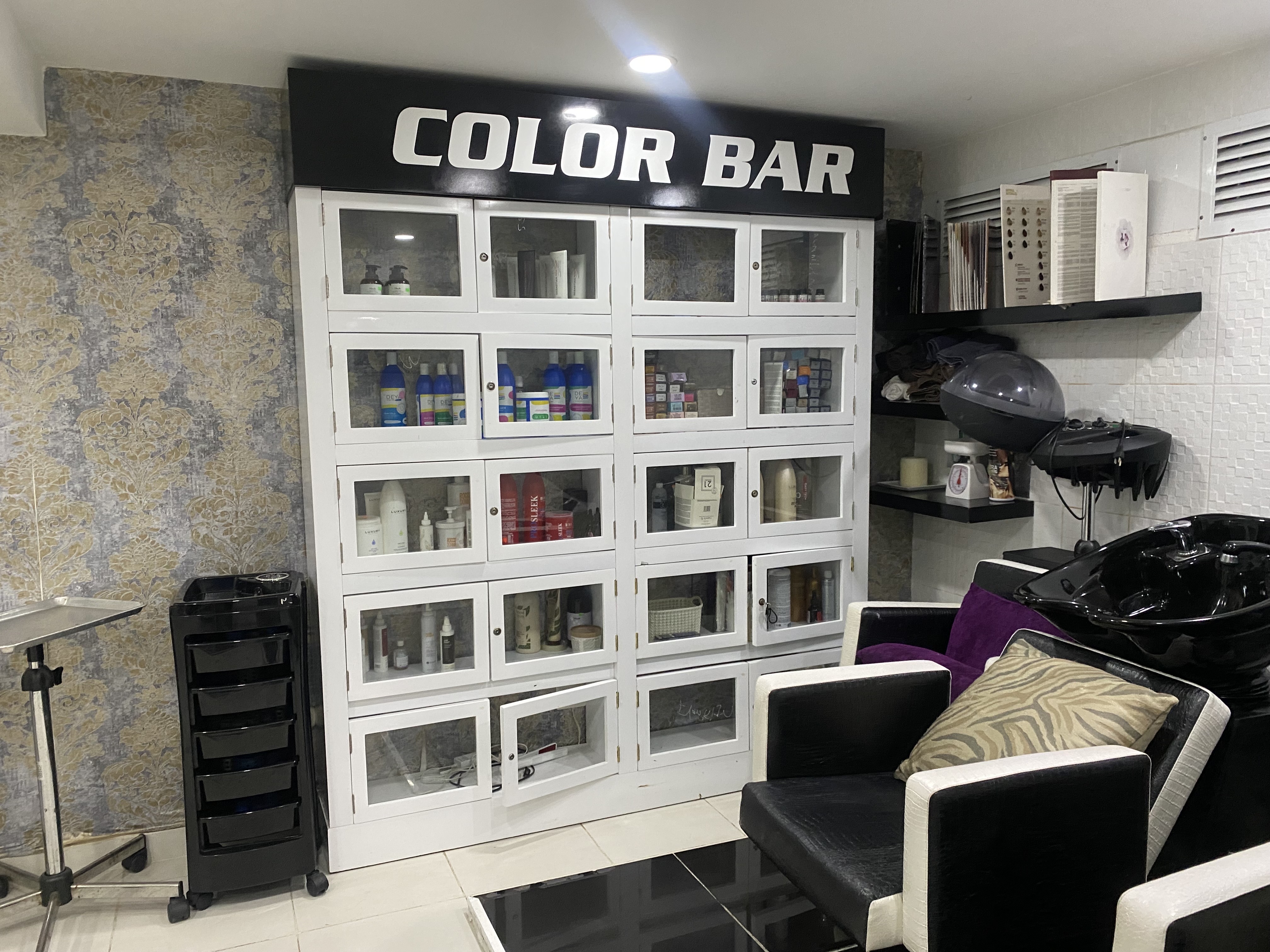 oficinas y locales comerciales - Alquilo salón de belleza completamente equipado  1