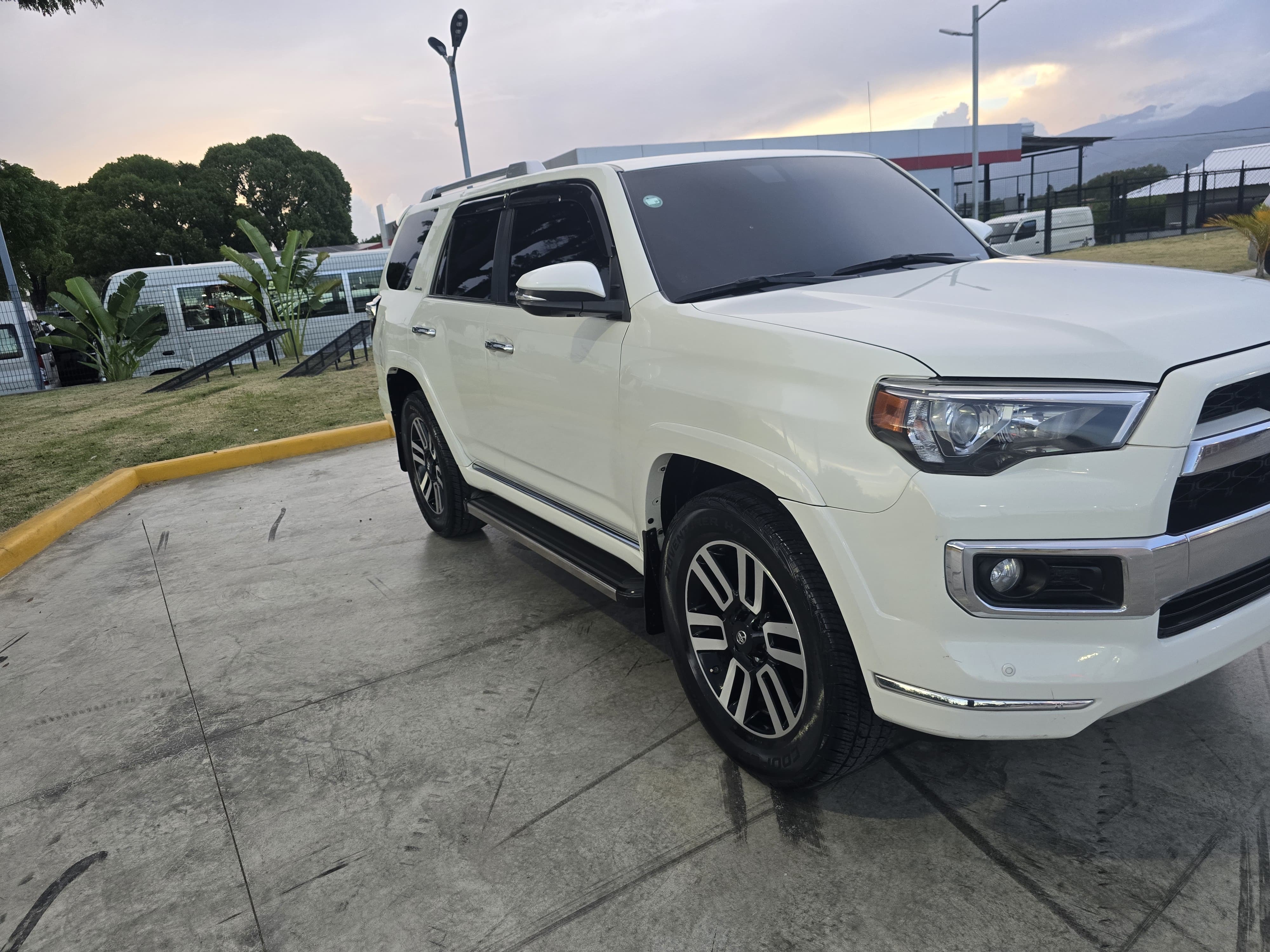 jeepetas y camionetas - Toyota 4Runner limited 4*4  2