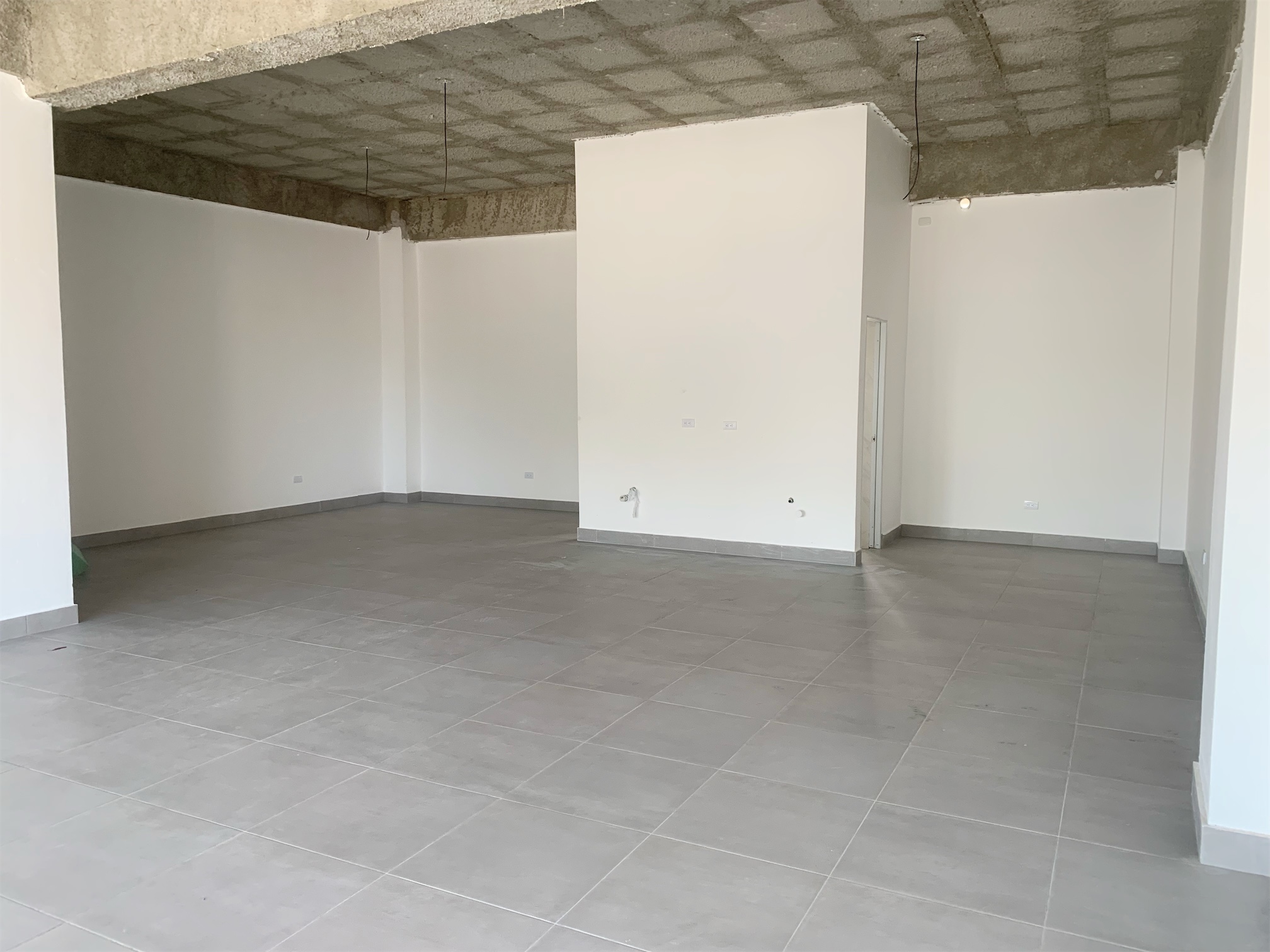 oficinas y locales comerciales - Local espacio abierto Prados 4