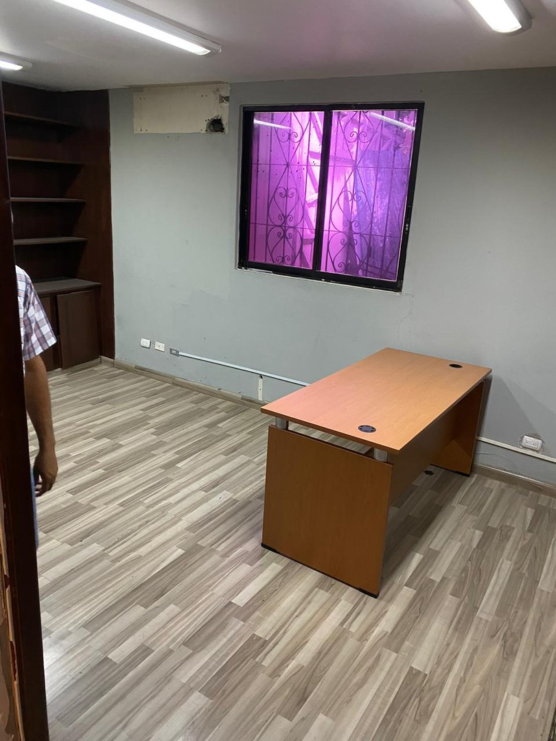 oficinas y locales comerciales - SE VENDE O EN ALQUILER LOCAL COMERCIAL EN ENSANCHE NACO SIN INTERMEDIARIOS 5