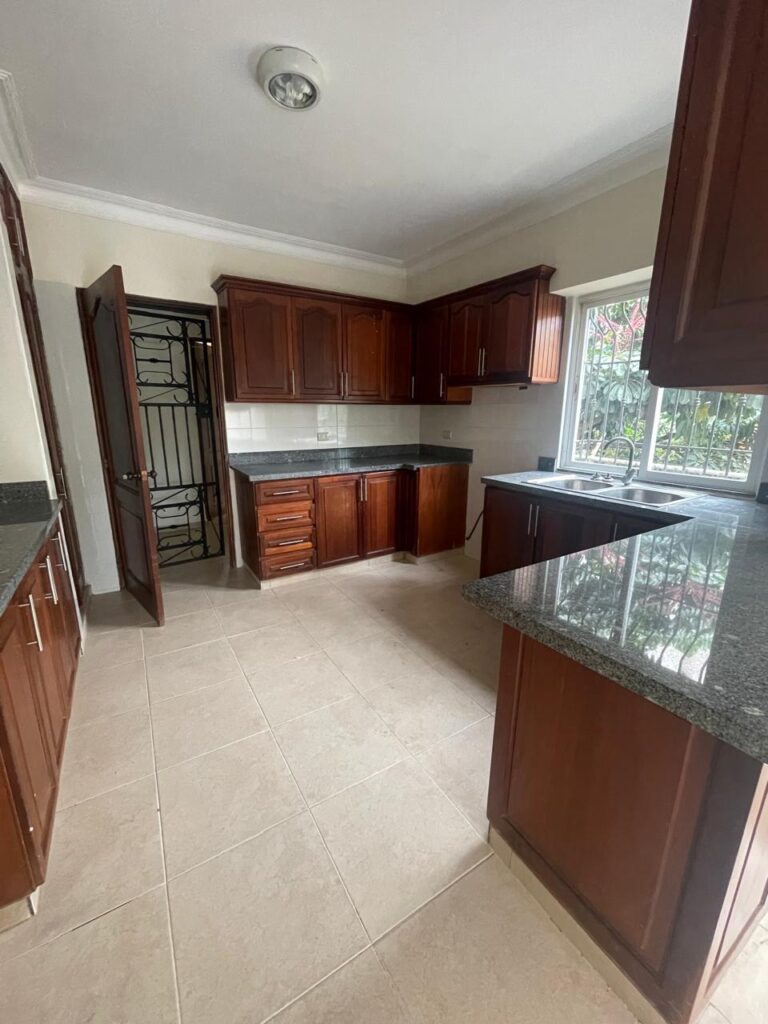 apartamentos - 2734- APTO. EN URB. REAL, STO. DGO.  4