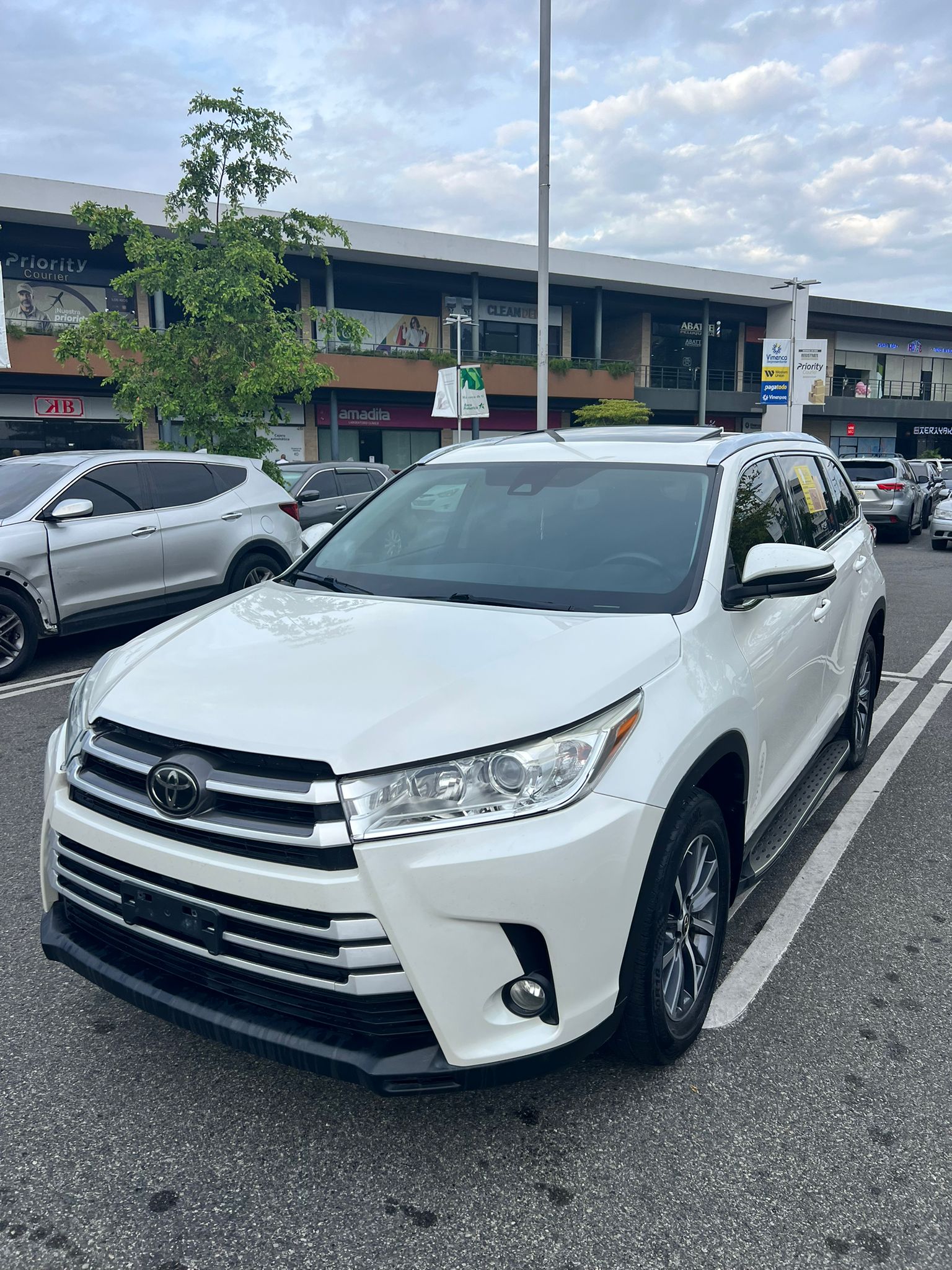 jeepetas y camionetas - Toyota highlander limited 2019 clean Carfax  2