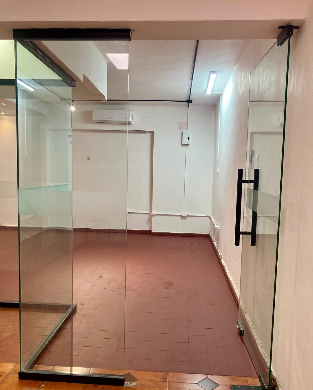 oficinas y locales comerciales - Local Comercial proximo a la Winston Churchill 1