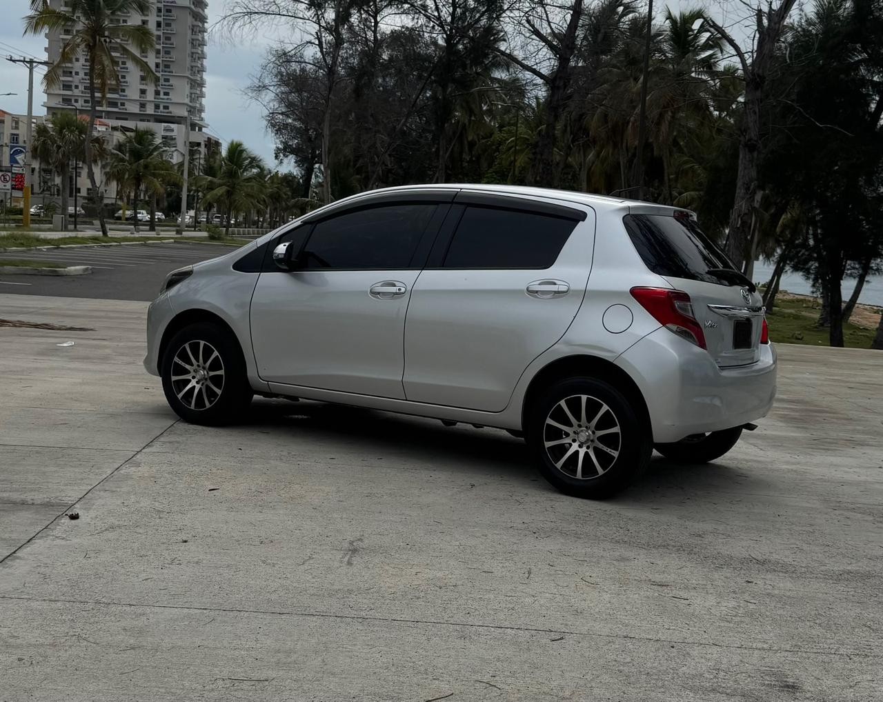 carros - X MOTIVO DE SUPERACION VENDO MI VITZ 2017 NITIDO 7