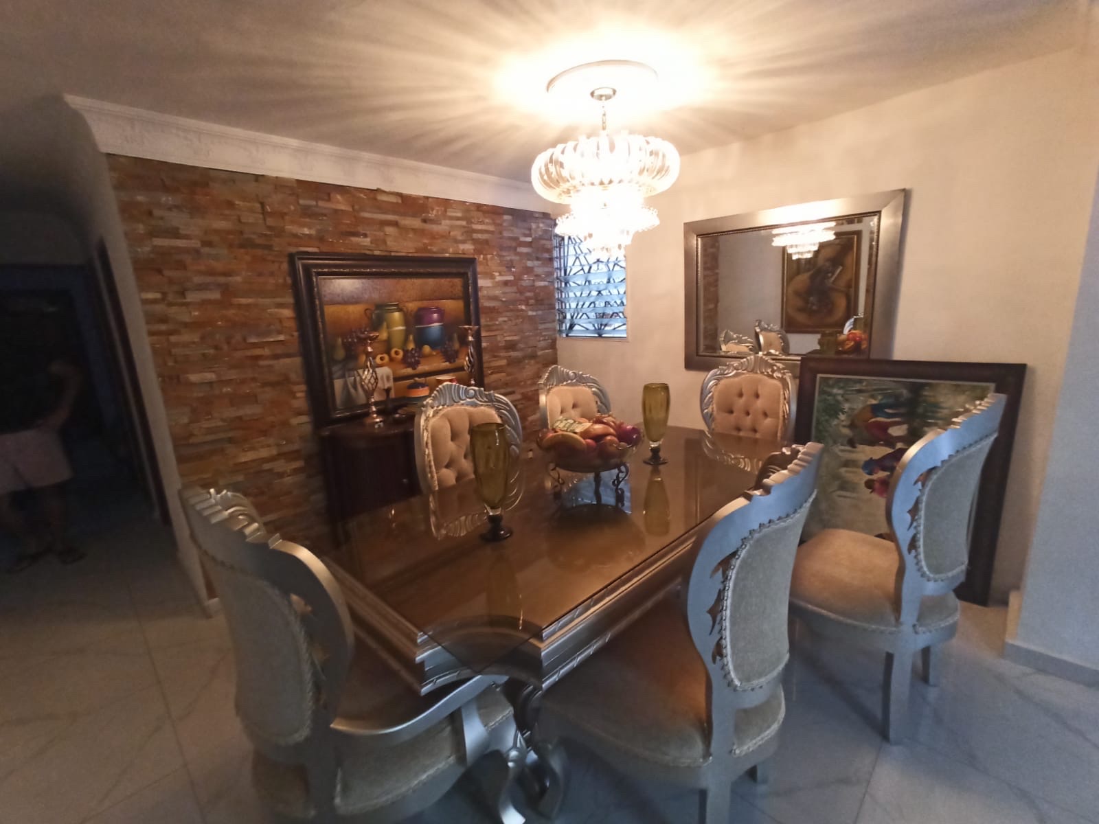 muebles y colchones - Comedor de Caoba  1
