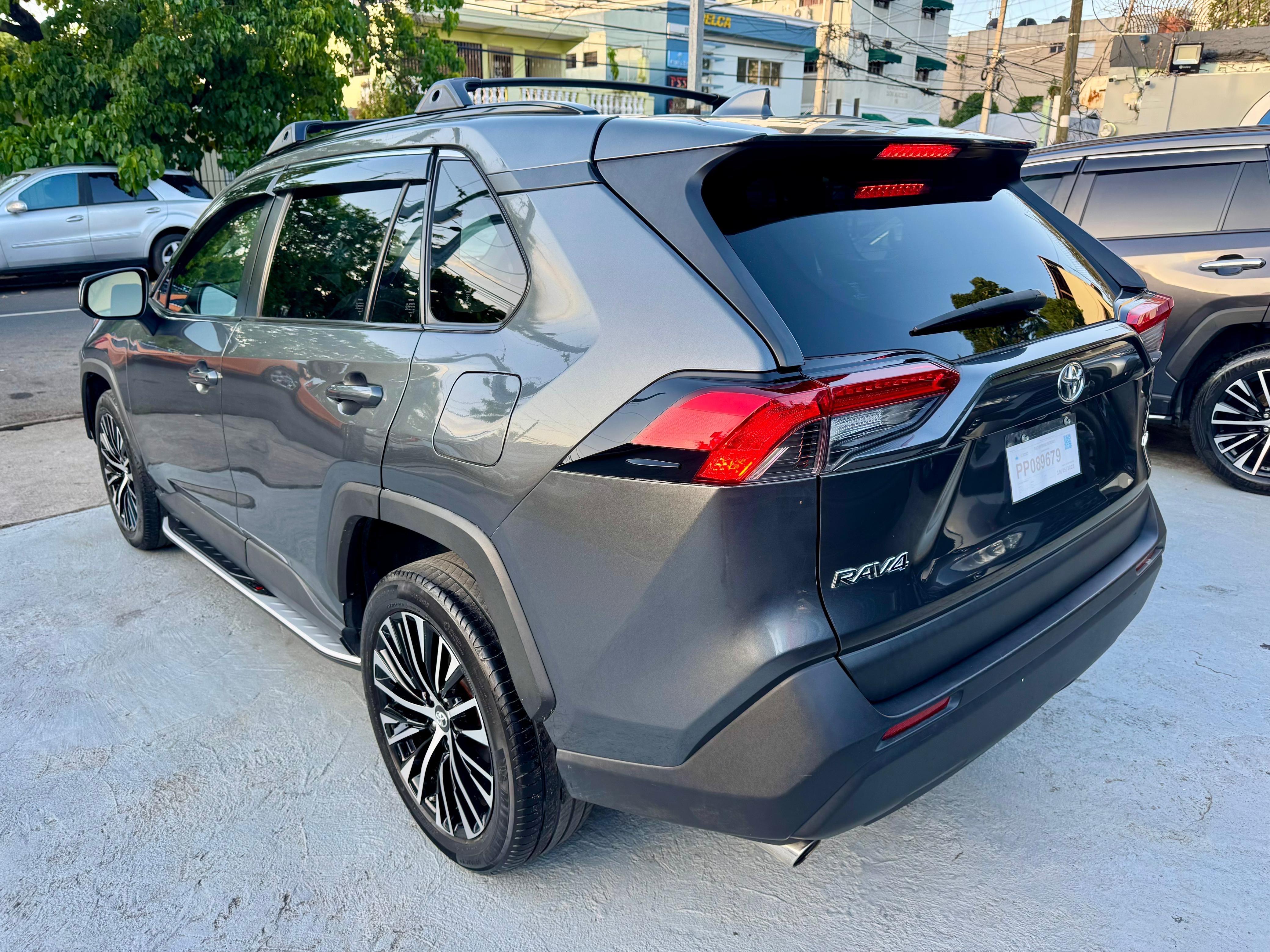 jeepetas y camionetas - Toyota RAV4 2019 LE plus  3