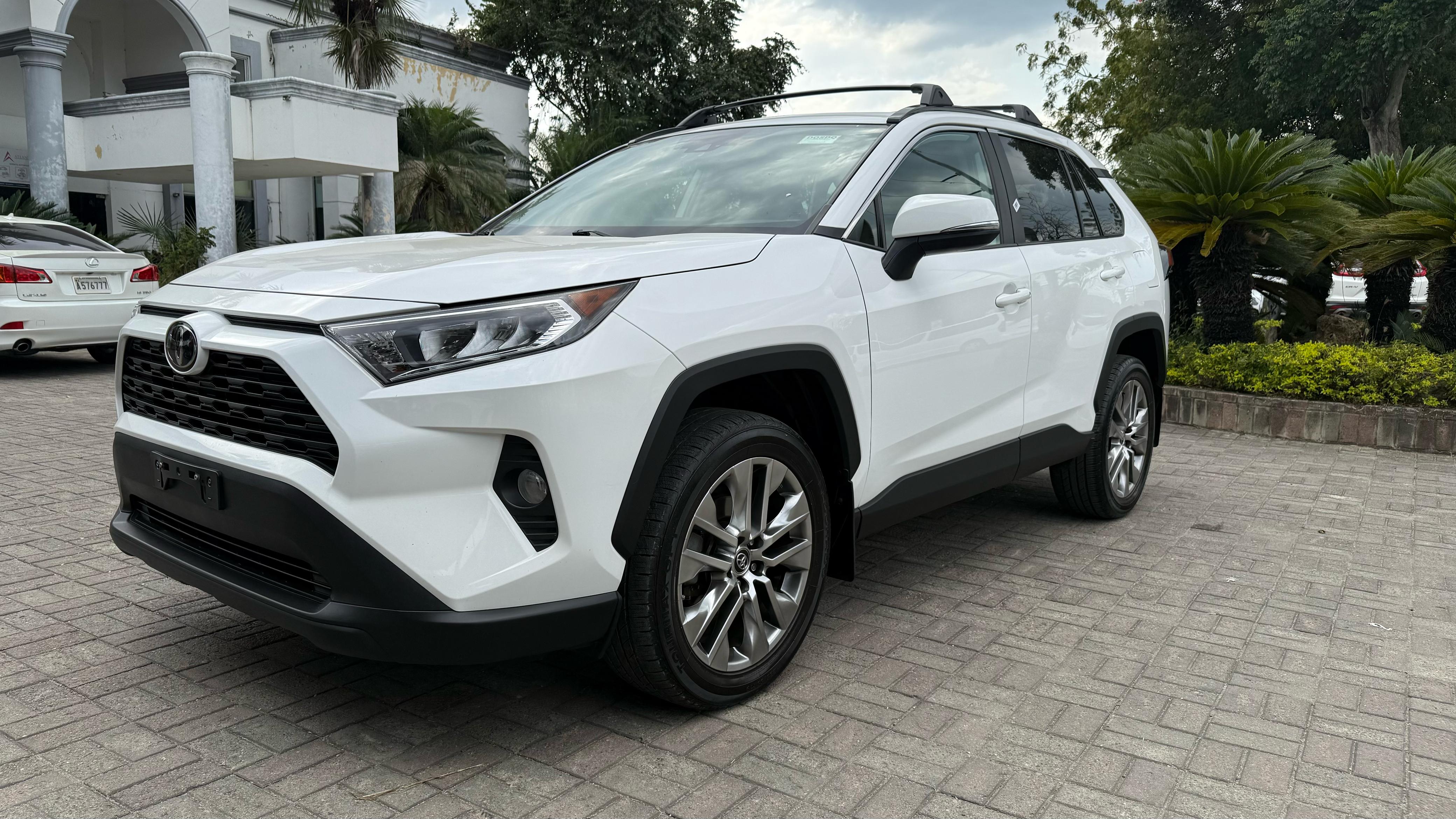 jeepetas y camionetas - Toyota rav4 2019 xle premium  4