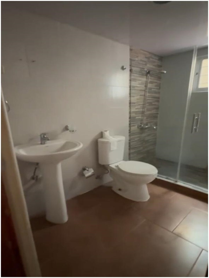 apartamentos - Apto  3 HABS.,  2do. NIVEL, SAN FCO MACORIS, URB., CAPERUZA II, salida a Santo D 4