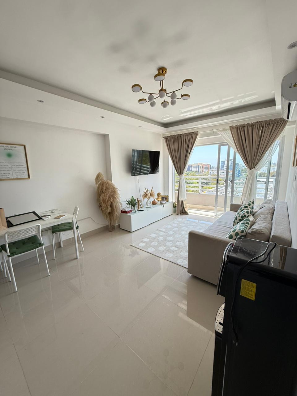 apartamentos - Se Renta Apartamento todo amueblado ubicado en Zona universitaria Santo Domingo 1
