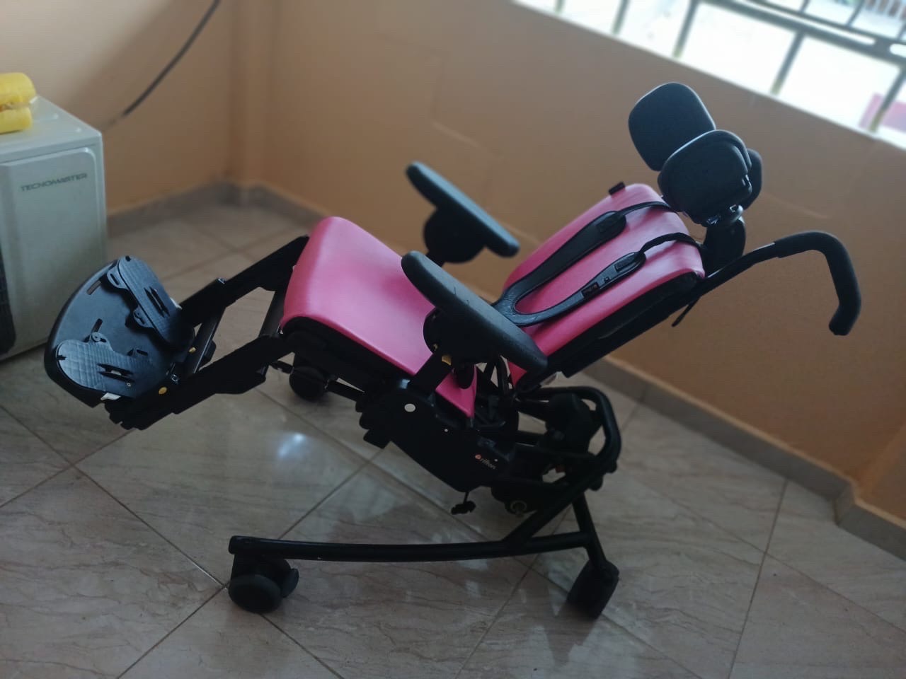 Salud y Equipamiento Médico - silla de posición pediatrico, para uso en casa  3