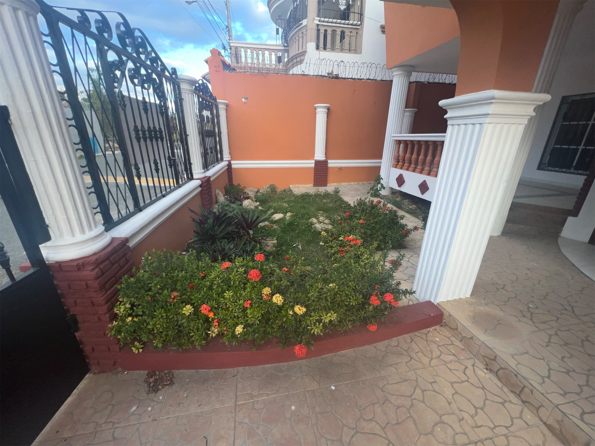 casas - Venta de casa en la autopista de san Isidro prado oriental con 5Hab y 4 Parqueos 7