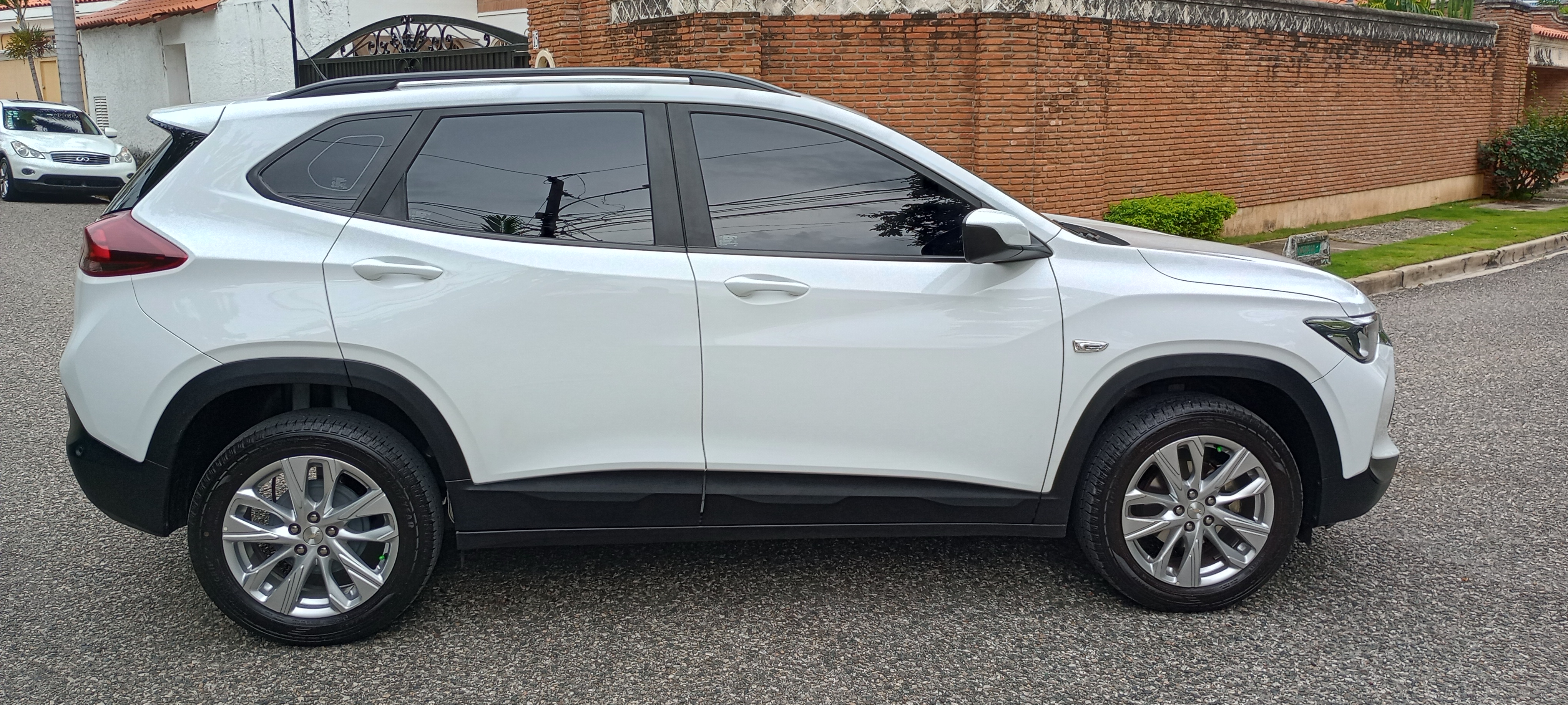 jeepetas y camionetas - CHEVROLET TRACKER LT 2023 con 7021 Kilómetros 1