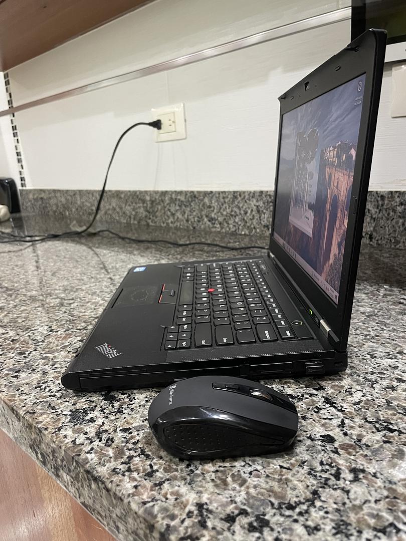 computadoras y laptops - Laptop Lenovo ThinkPad i5 – 12 GB RAM - RD$5,200 negociable 8
