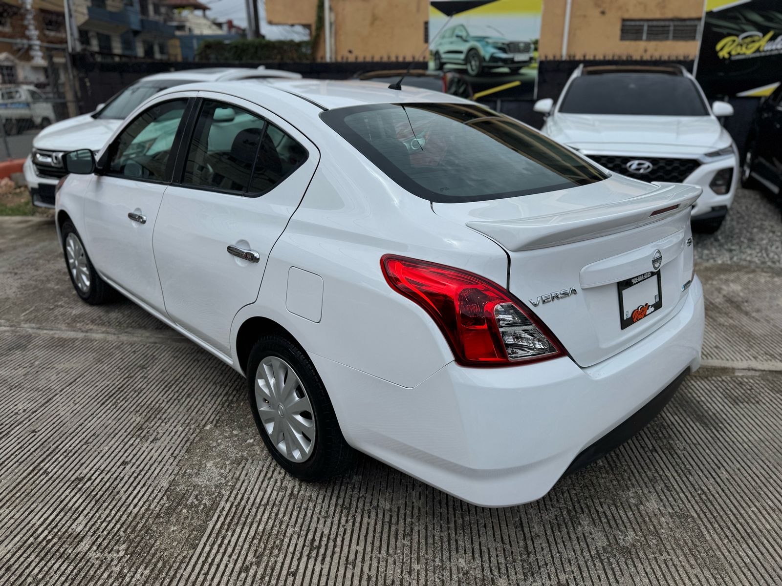 carros - Nissan Versa SV 2016 3