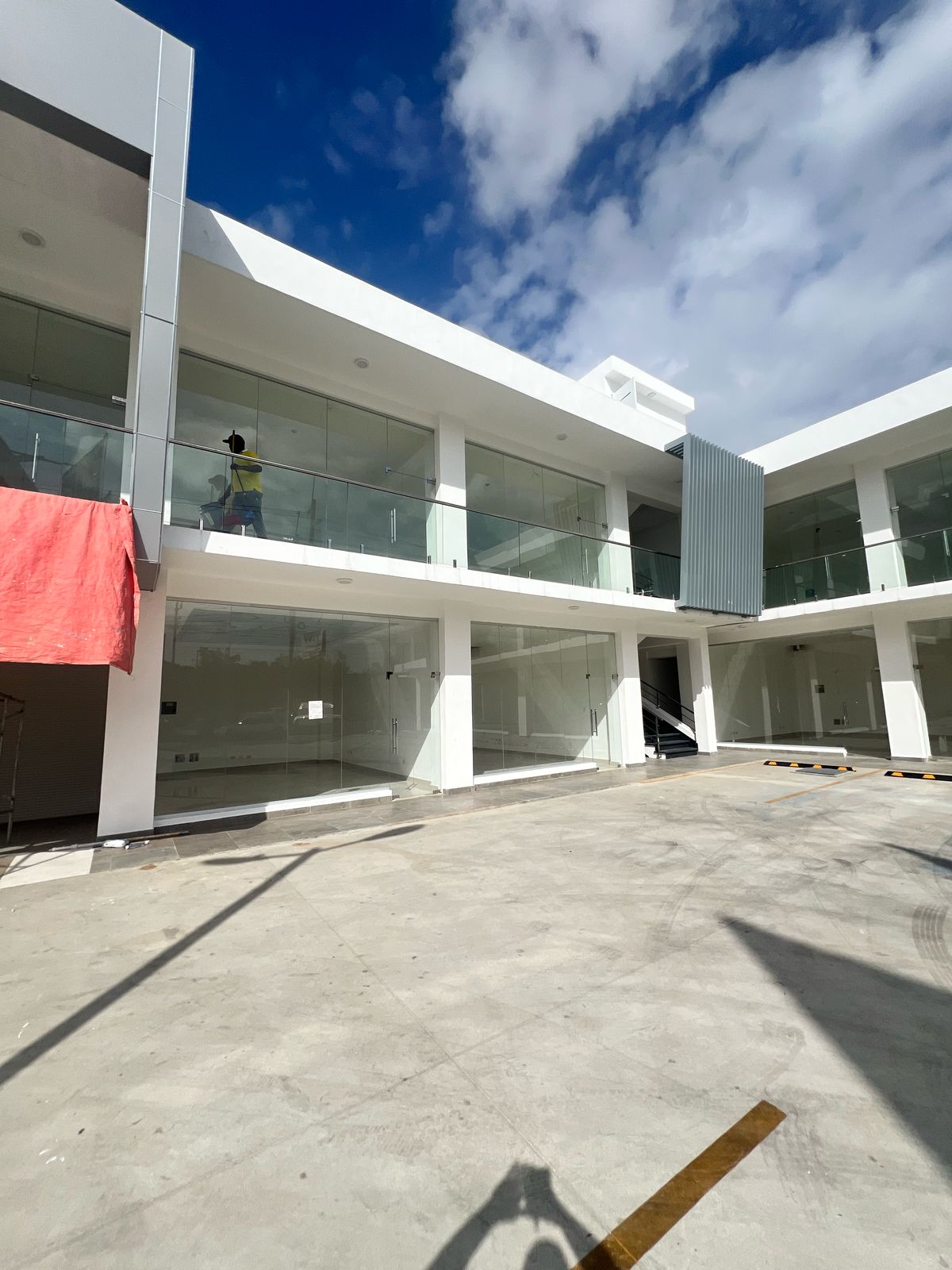 oficinas y locales comerciales - Locales en Villa Carmen Av. Charles de Gaulle  2
